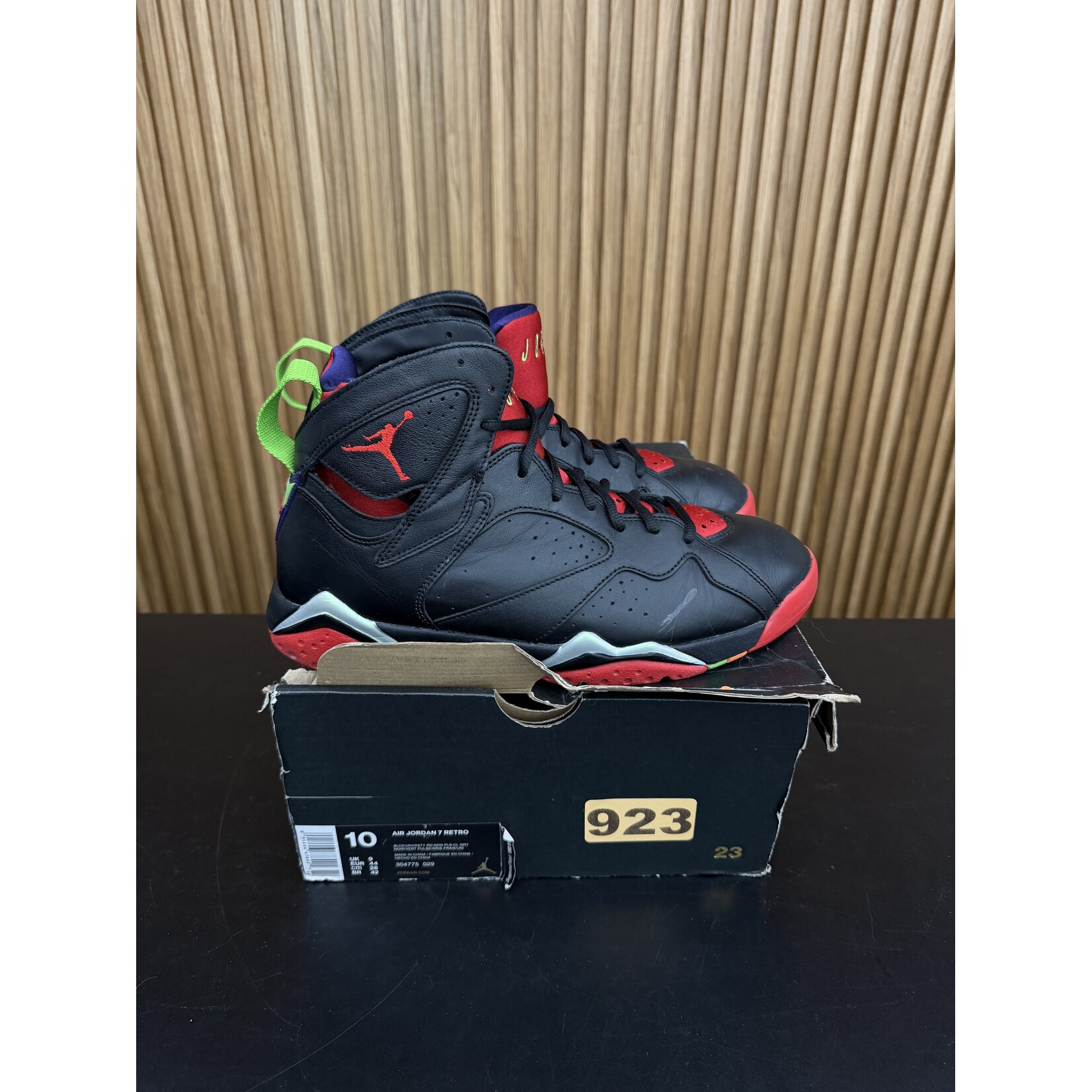 Jordan Jordan 7 Retro Marvin the Martian Size 10, PREOWNED