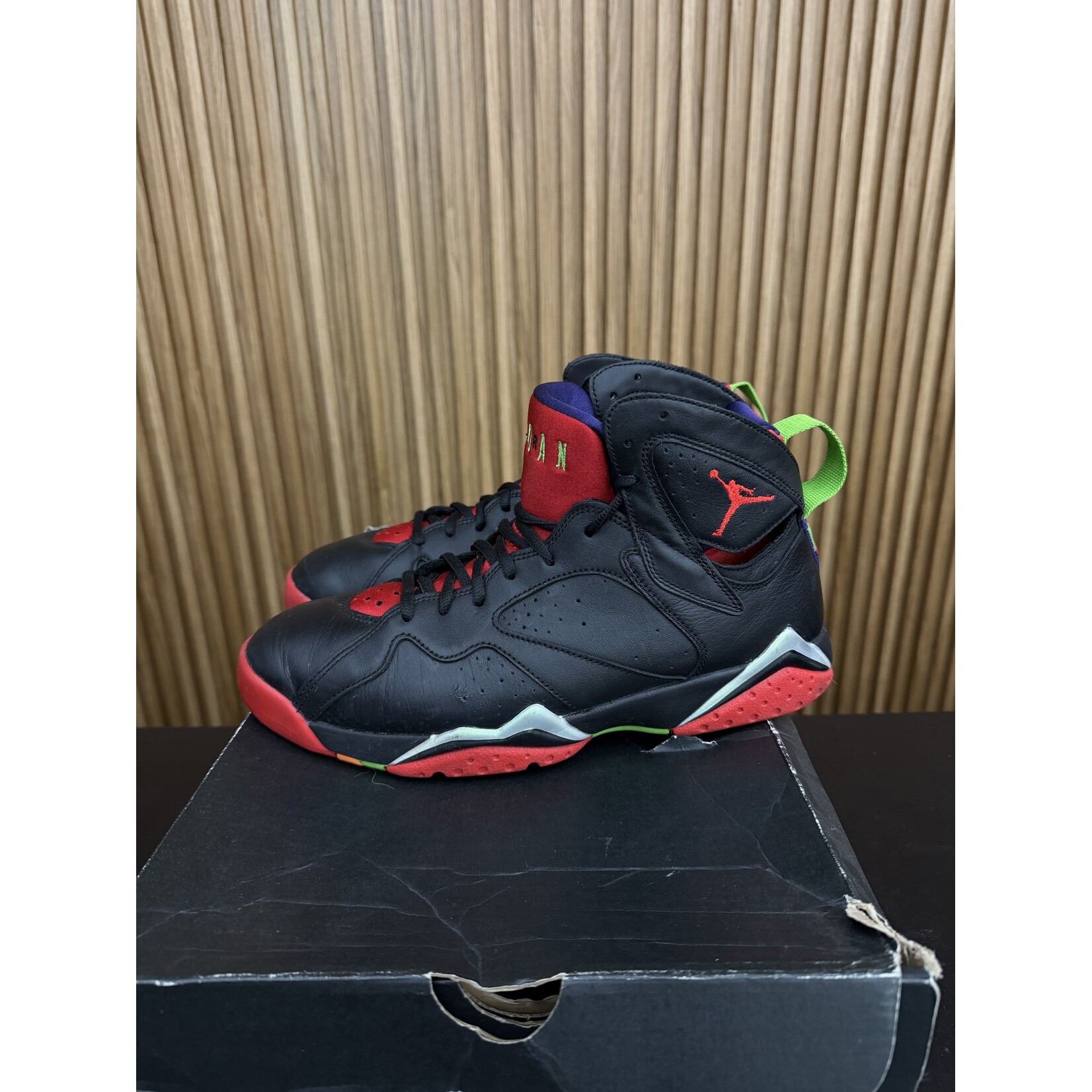 Jordan Jordan 7 Retro Marvin the Martian Size 10, PREOWNED