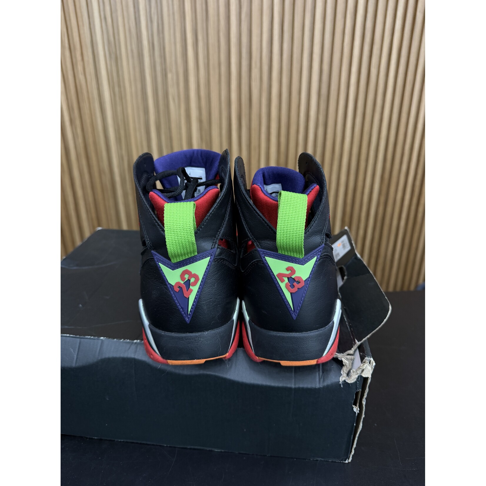 Jordan Jordan 7 Retro Marvin the Martian Size 10, PREOWNED