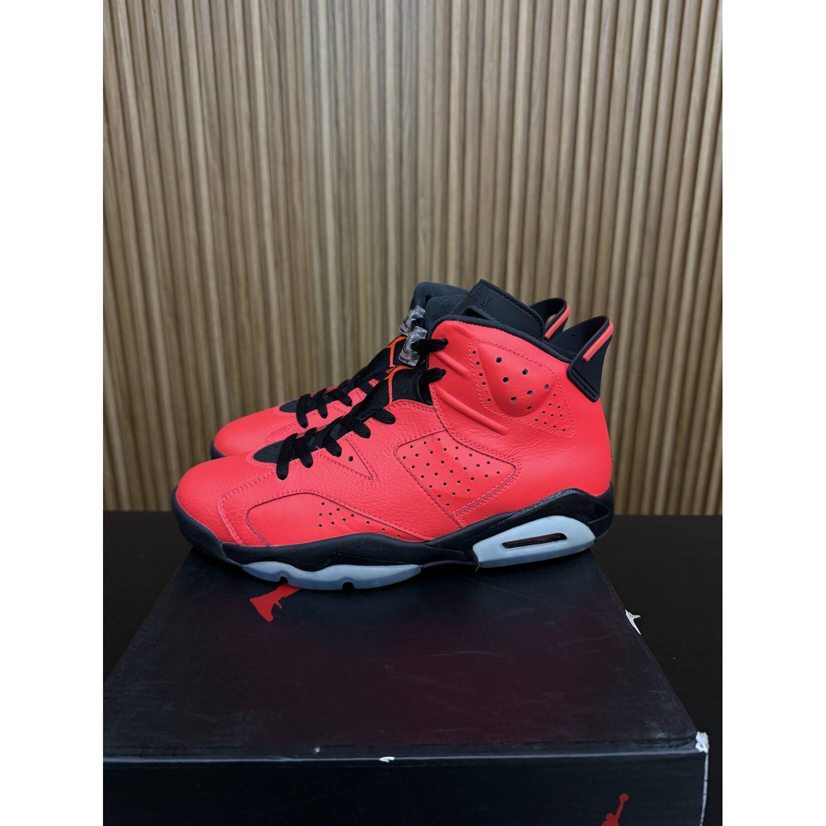 Jordan Jordan 6 Retro Infrared 23 (Toro) Size 10, PREOWNED