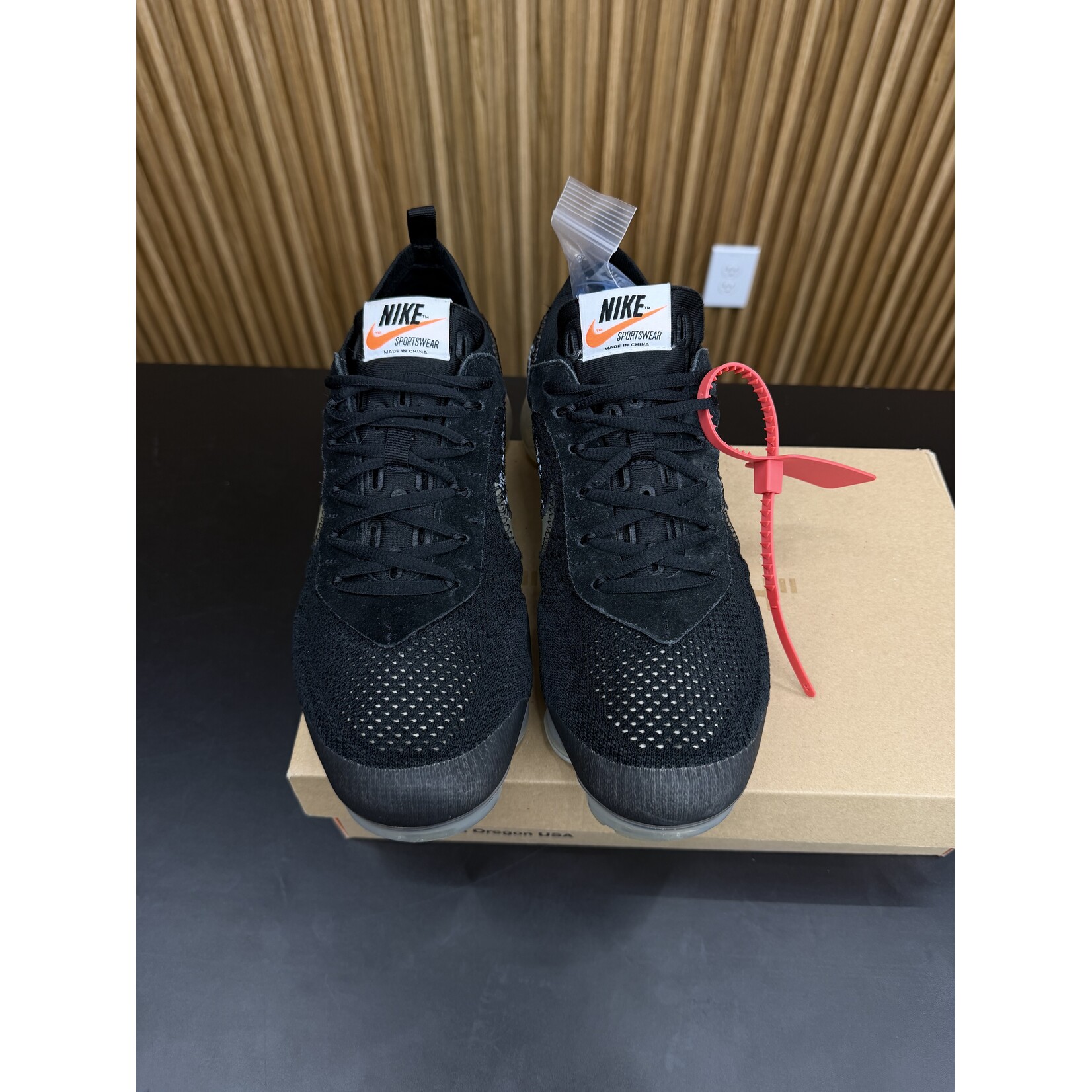 Nike Nike Air VaporMax Off-White Black (2018) Size 10, PREOWNED