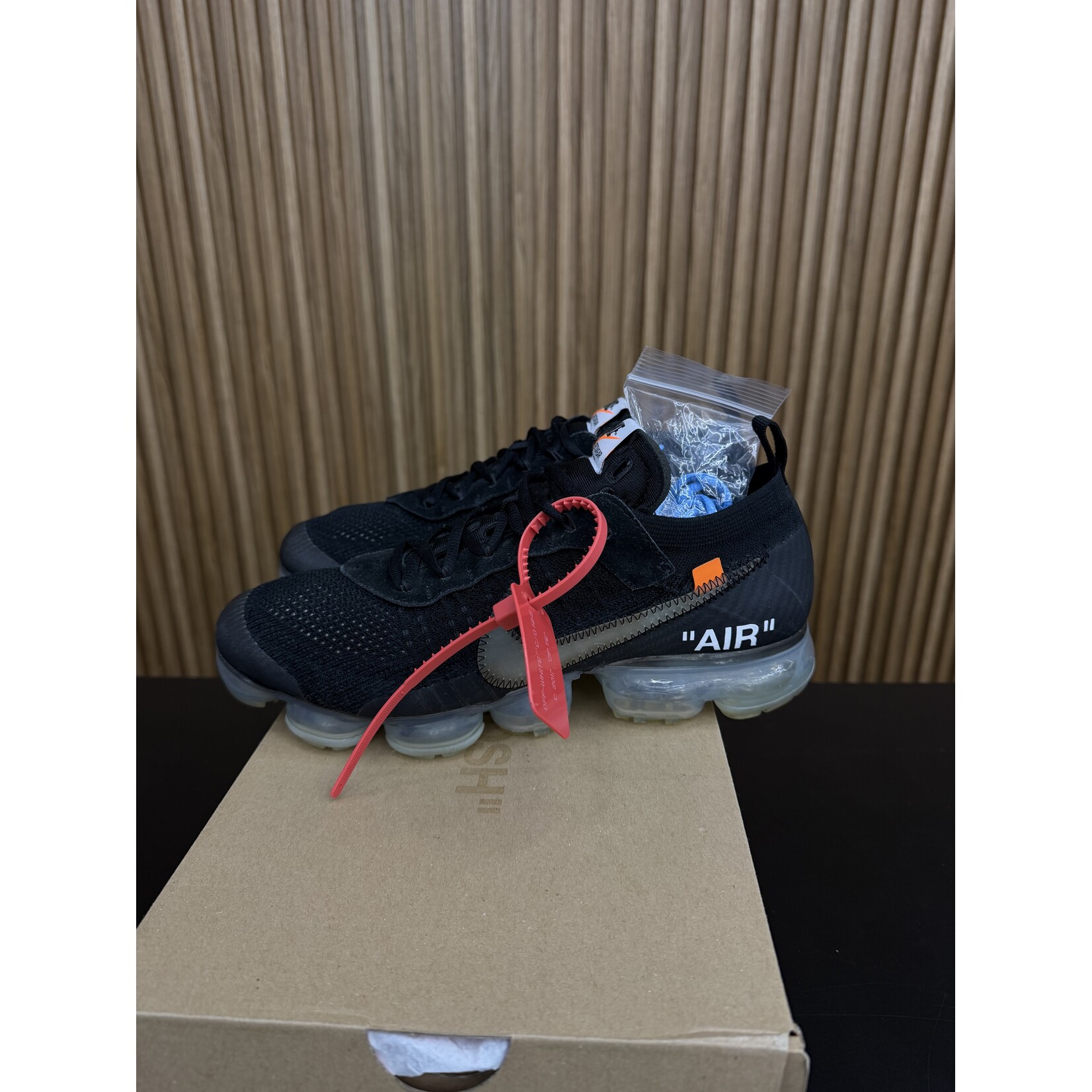 Nike Nike Air VaporMax Off-White Black (2018) Size 10, PREOWNED