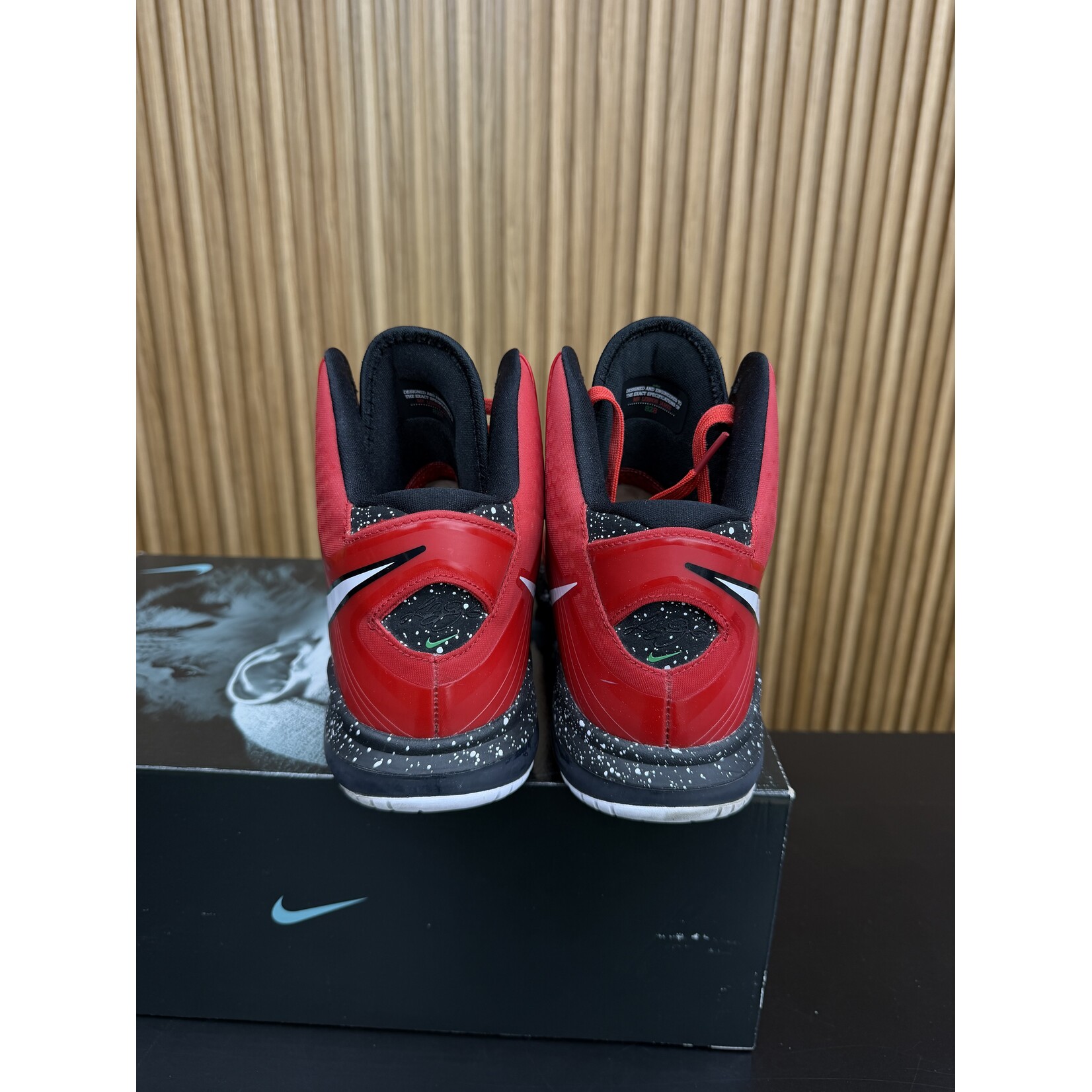 Nike Nike LeBron 8 V/2 Christmas Size 10, PREOWNED