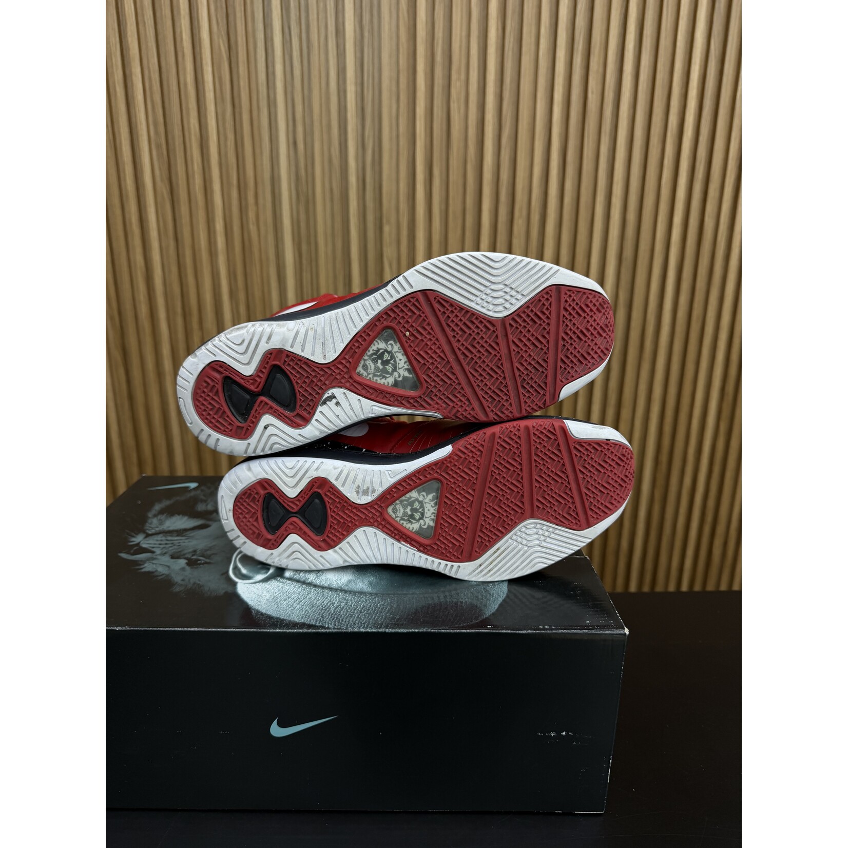 Nike Nike LeBron 8 V/2 Christmas Size 10, PREOWNED