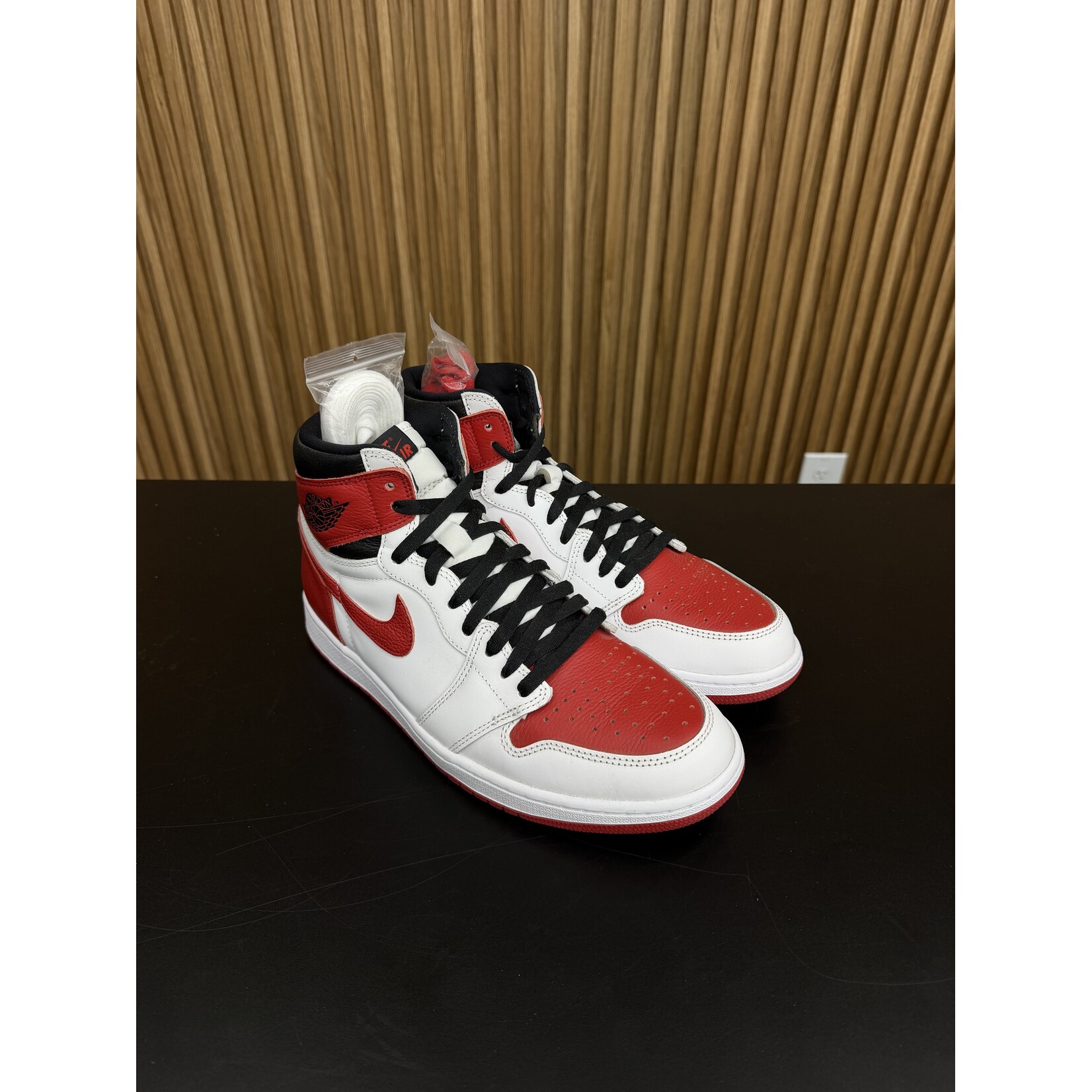 Jordan Jordan 1 Retro High OG Heritage Size 11.5, PREOWNED