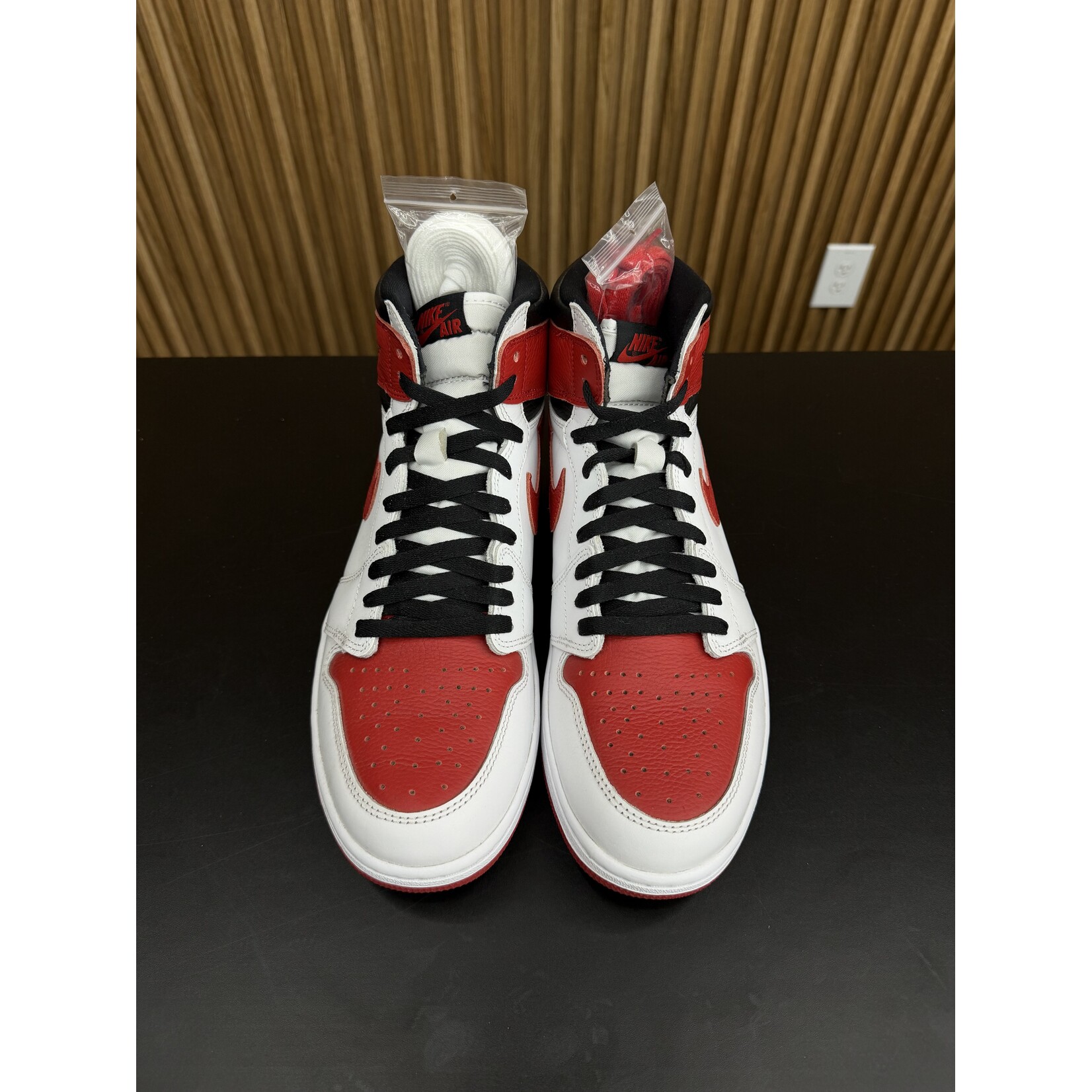 Jordan Jordan 1 Retro High OG Heritage Size 11.5, PREOWNED