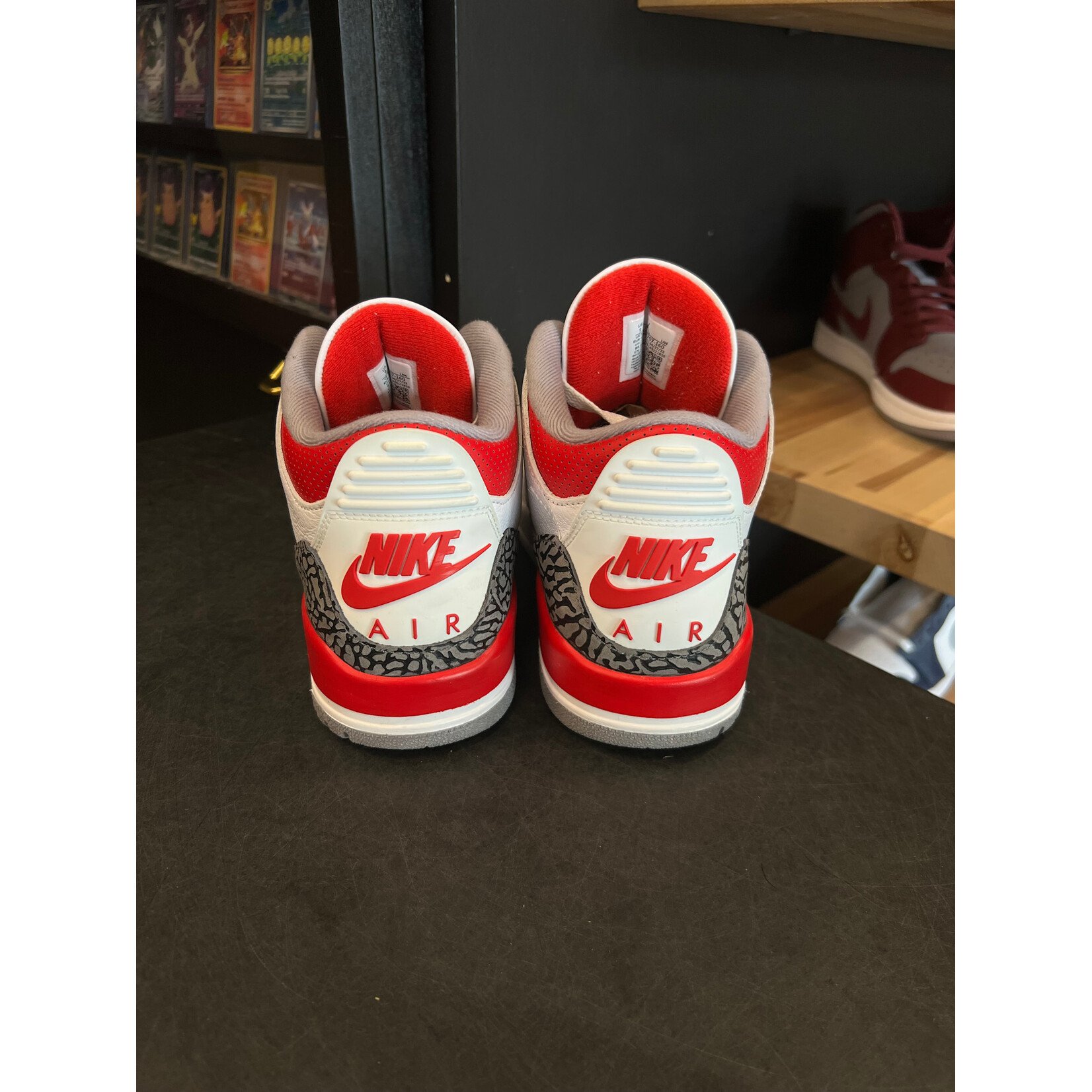 Jordan Jordan 3 Retro Fire Red (2022) Size 9, PREOWNED