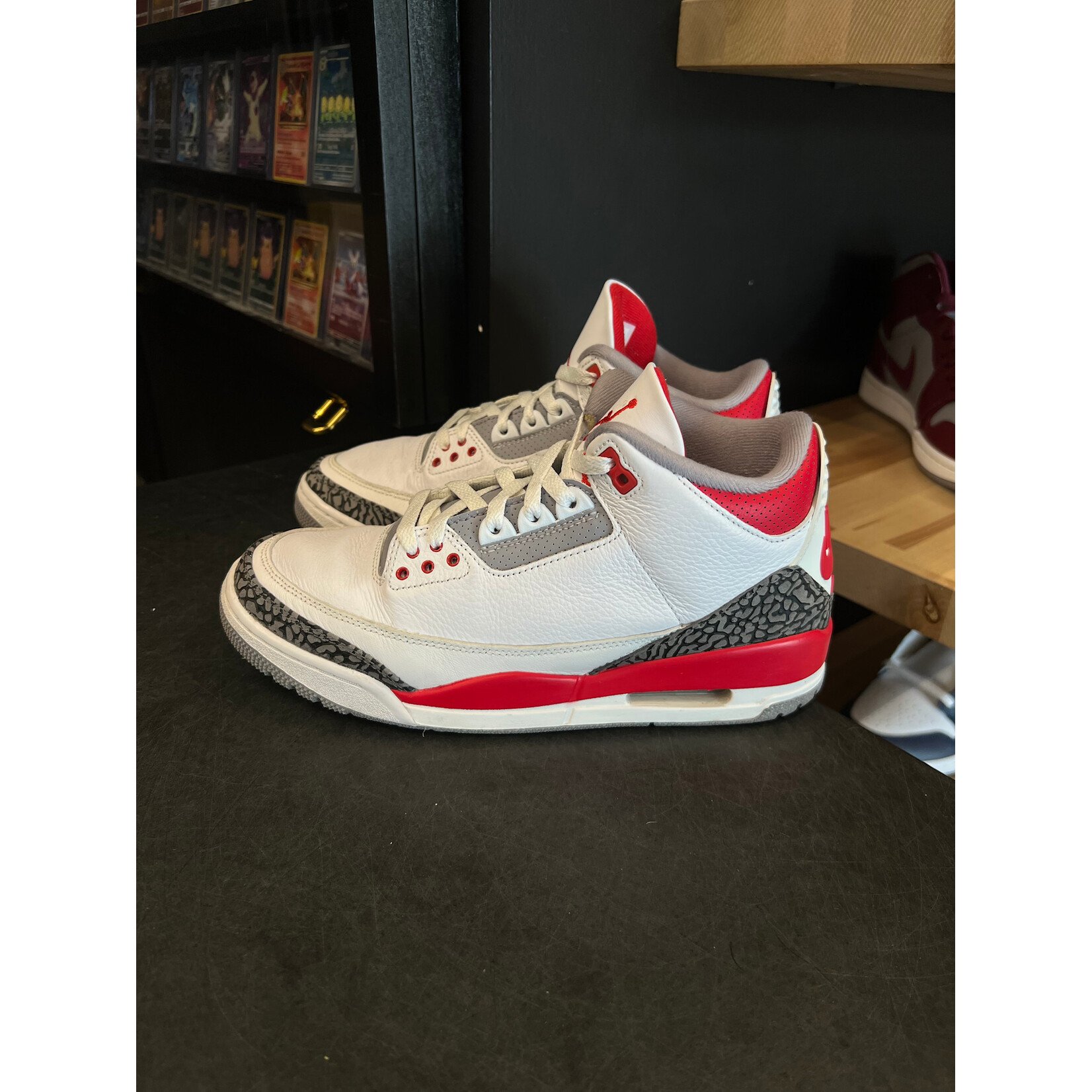 Jordan Jordan 3 Retro Fire Red (2022) Size 9, PREOWNED