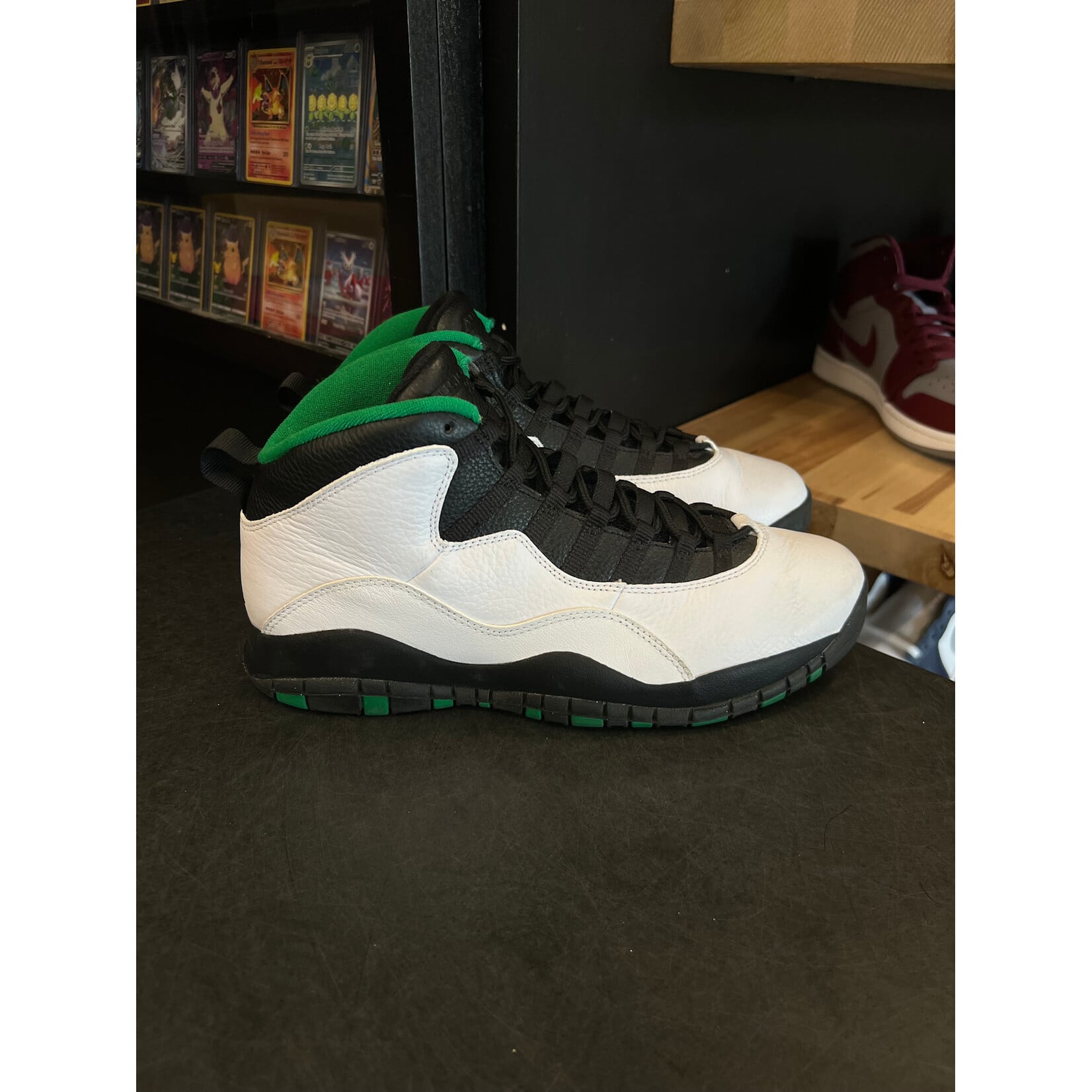 Jordan Jordan 10 Retro Seattle Size 10.5, PREOWNED