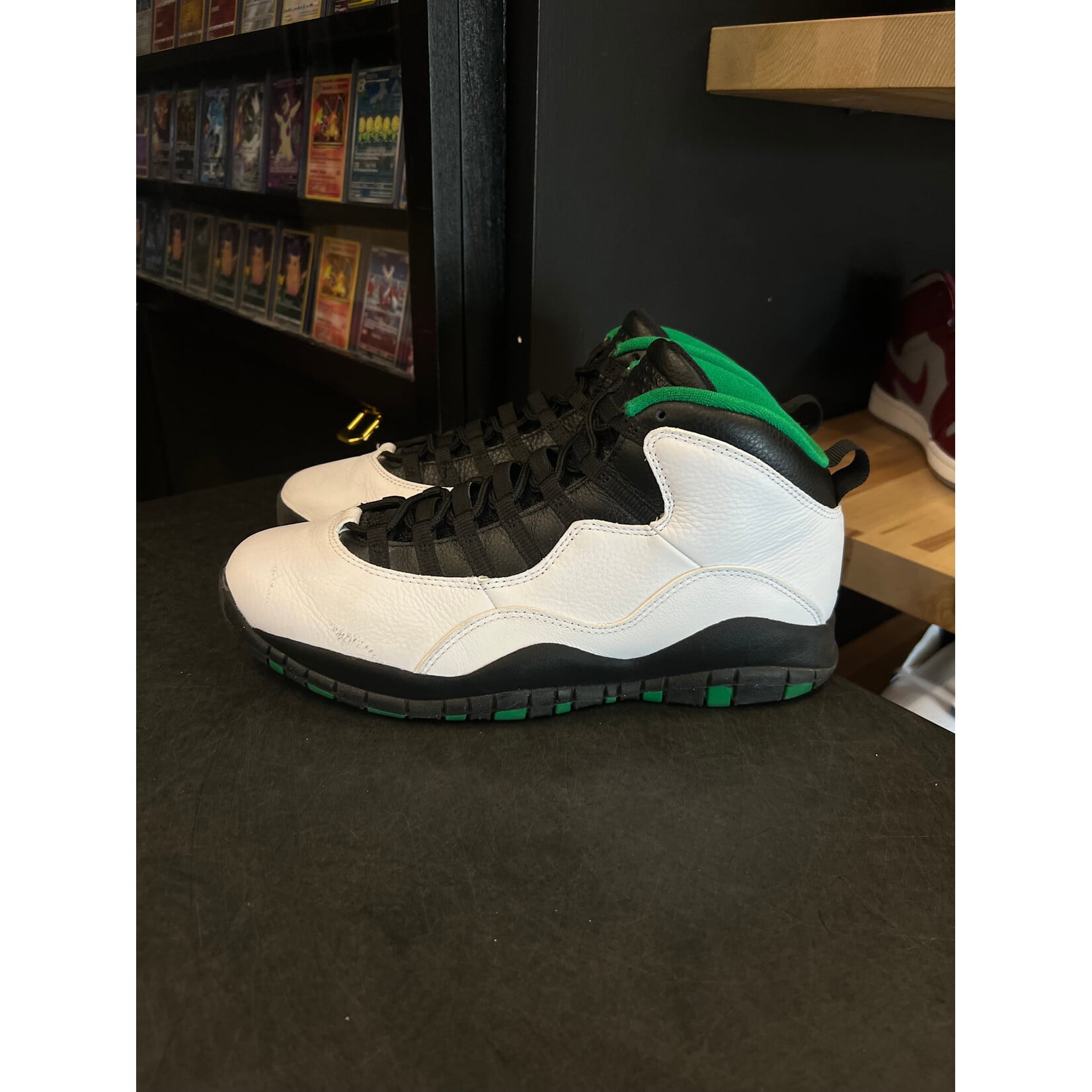 Jordan Jordan 10 Retro Seattle Size 10.5, PREOWNED