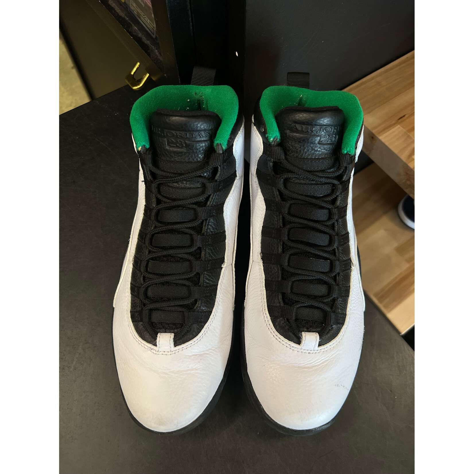 Jordan Jordan 10 Retro Seattle Size 10.5, PREOWNED