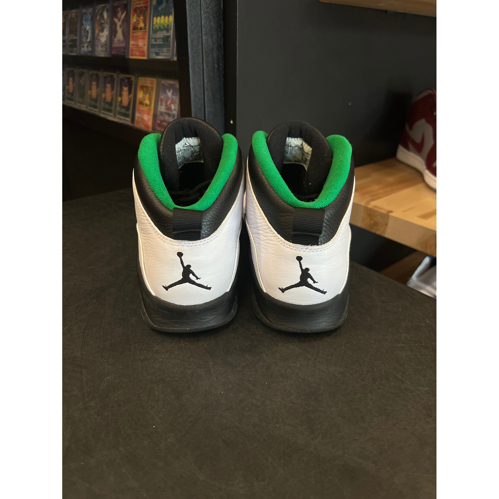 Jordan Jordan 10 Retro Seattle Size 10.5, PREOWNED