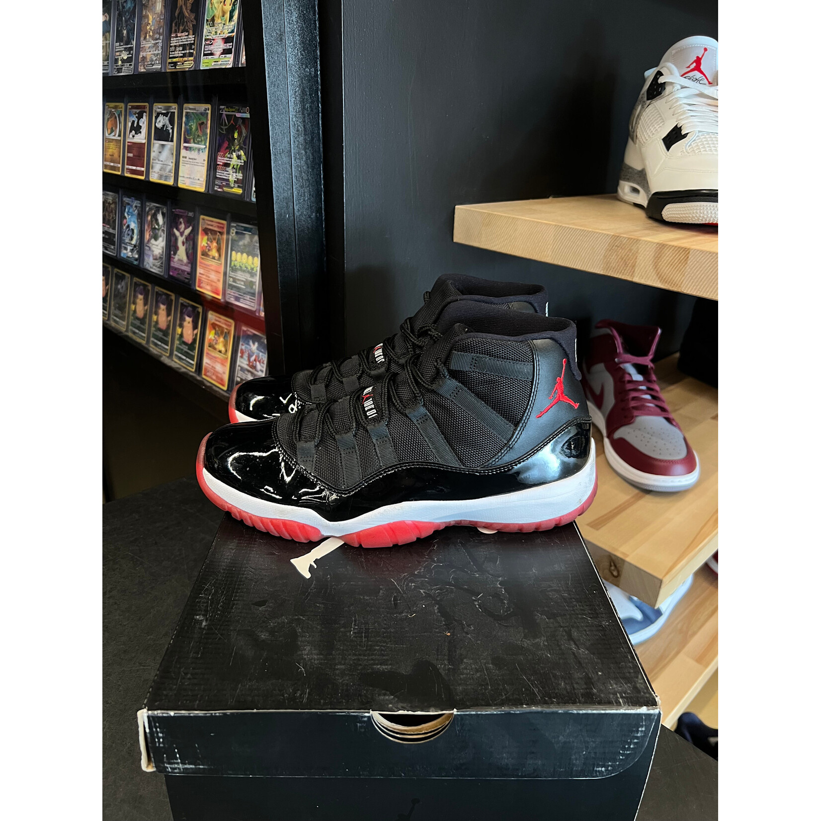 Jordan Jordan 11 Retro Playoffs (2012) Size 9.5, PREOWNED