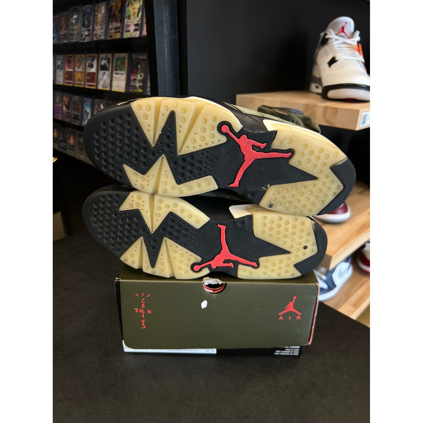 Jordan Jordan 6 Retro Travis Scott Size 10.5, PREOWNED