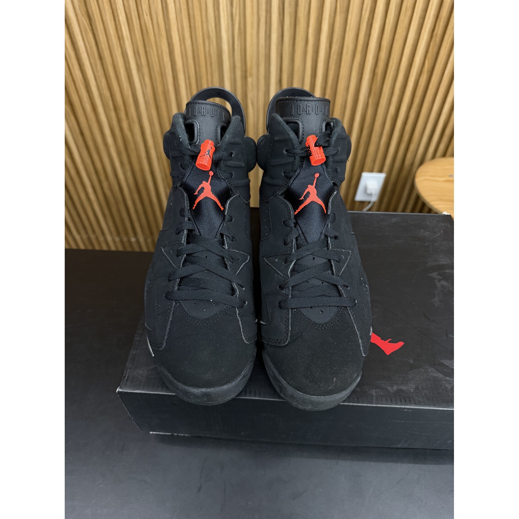 Jordan Jordan 6 Retro Black Infrared (2019) Size 10, PREOWNED