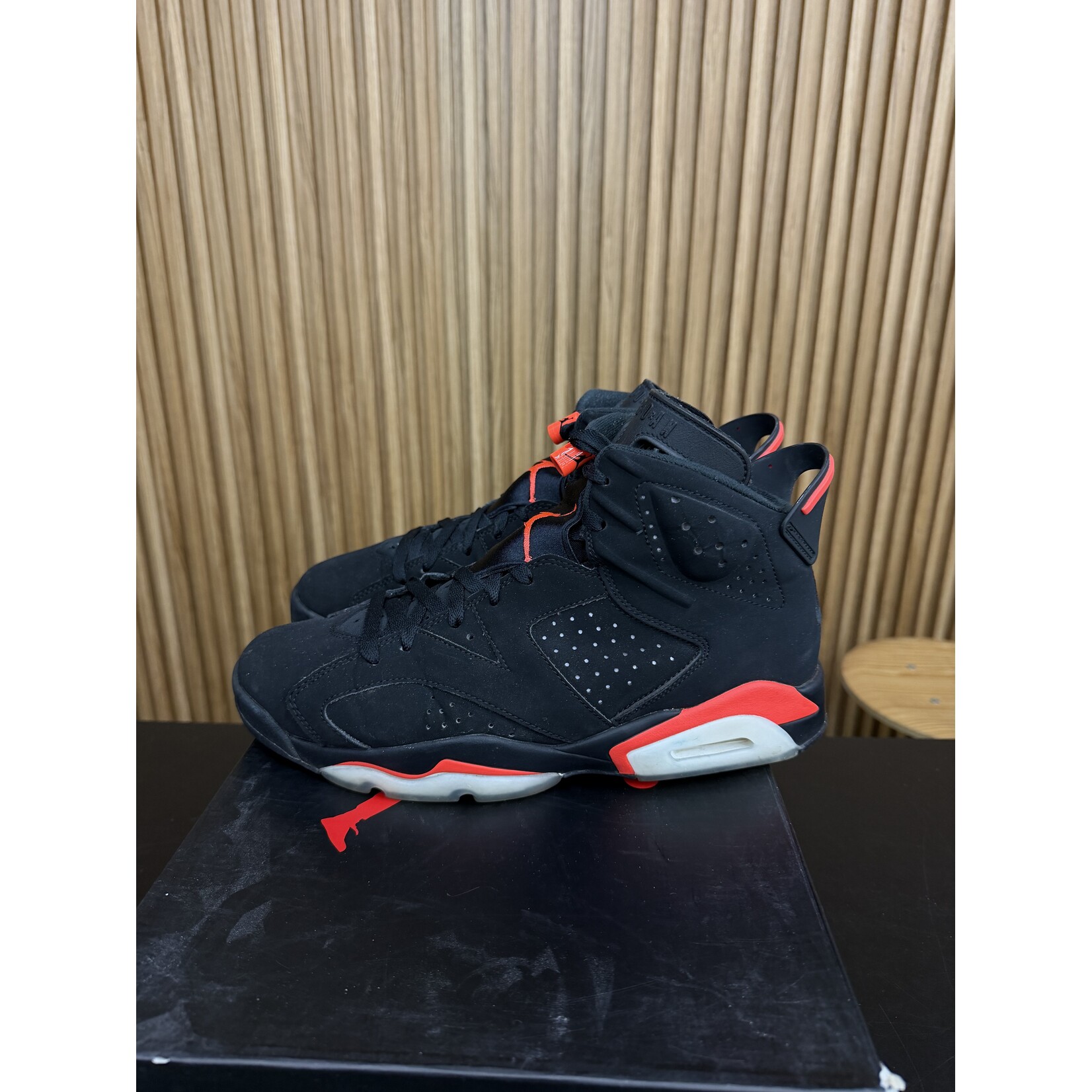 Jordan Jordan 6 Retro Black Infrared (2019) Size 10, PREOWNED