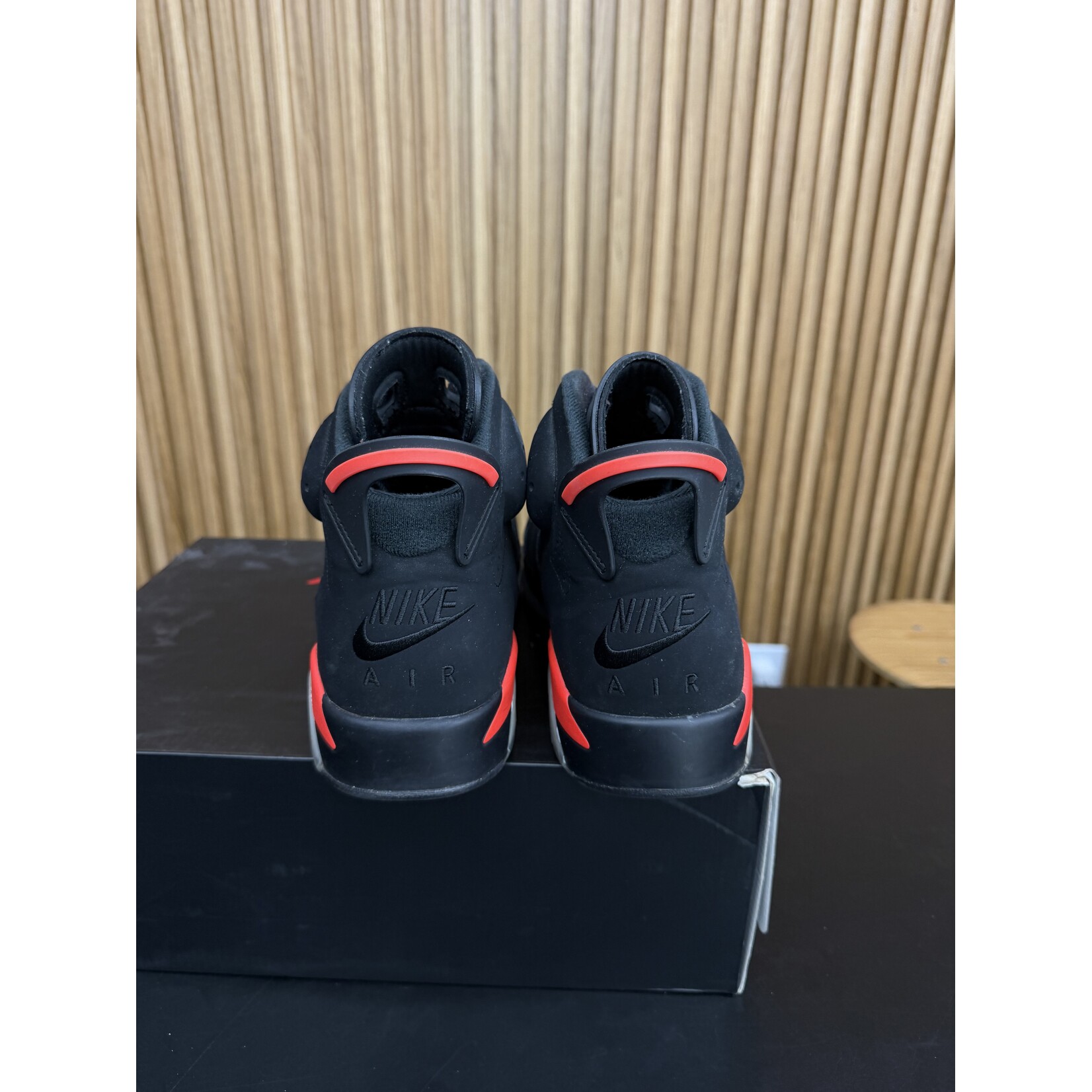 Jordan Jordan 6 Retro Black Infrared (2019) Size 10, PREOWNED