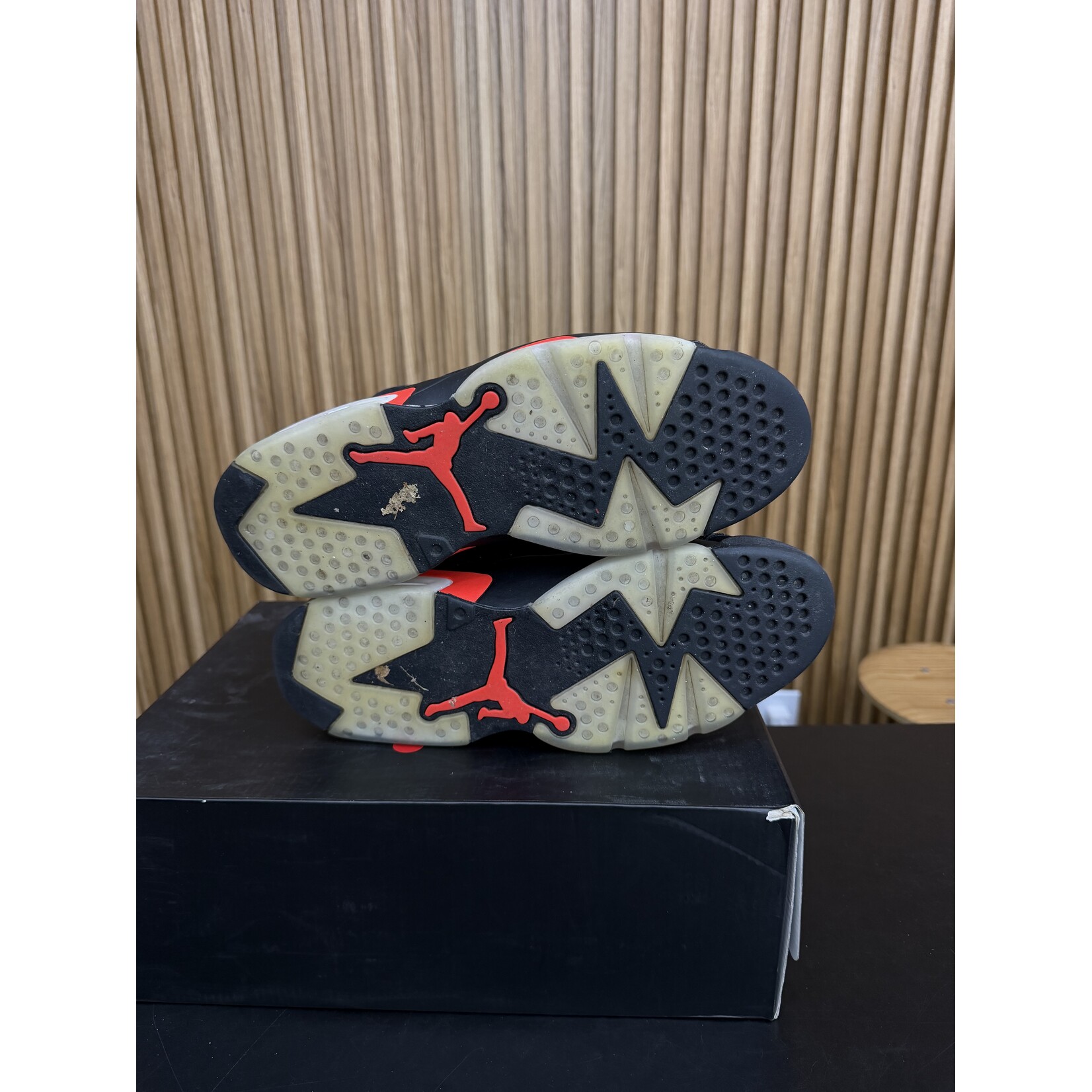 Jordan Jordan 6 Retro Black Infrared (2019) Size 10, PREOWNED