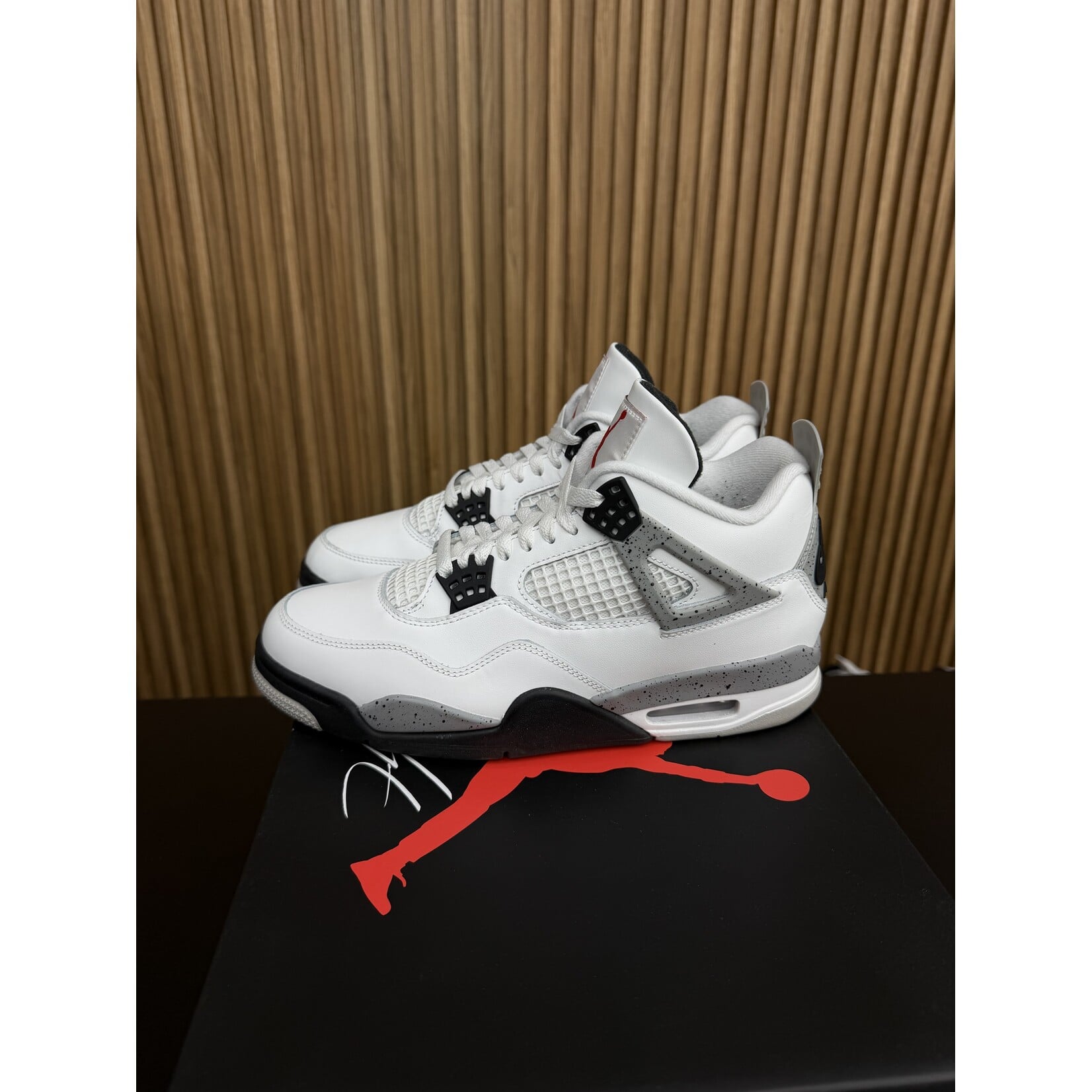 Jordan Jordan 4 Retro White Cement (2025) Size 9.5, PREOWNED