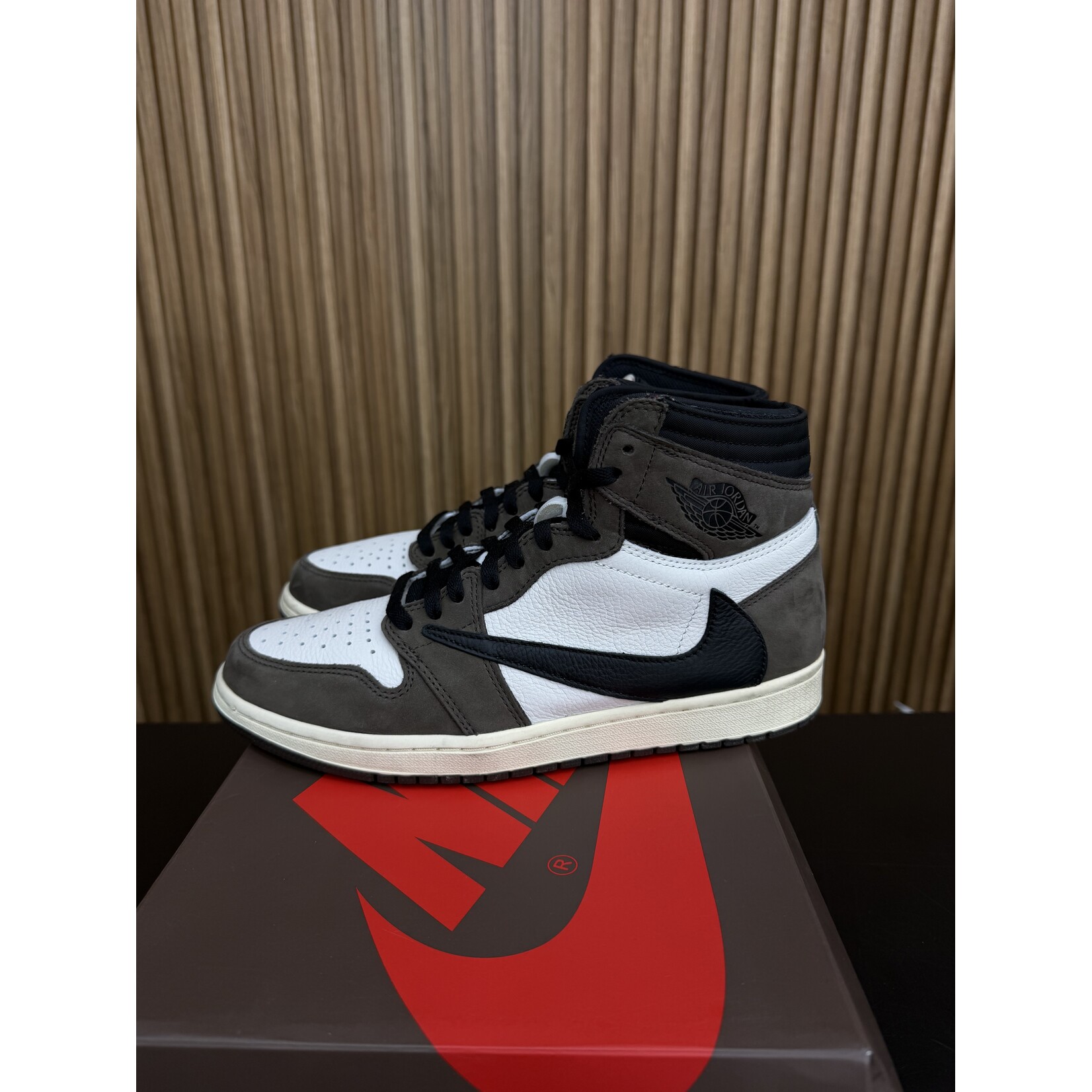 Jordan Jordan 1 Retro High OG SP Travis Scott Mocha Size 9.5, PREOWNED