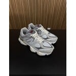 New Balance New Balance 9060 Rain Cloud Grey Size 11, PREOWNED
