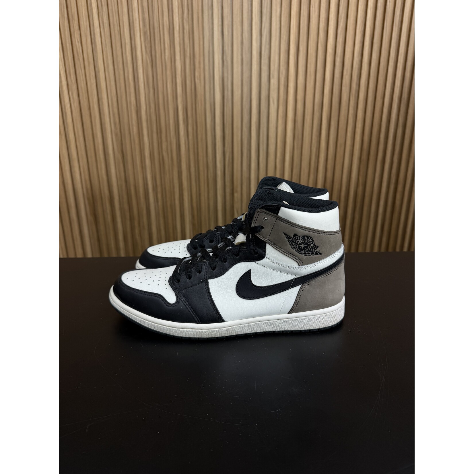 Jordan Jordan 1 Retro High Dark Mocha Size 11, PREOWNED