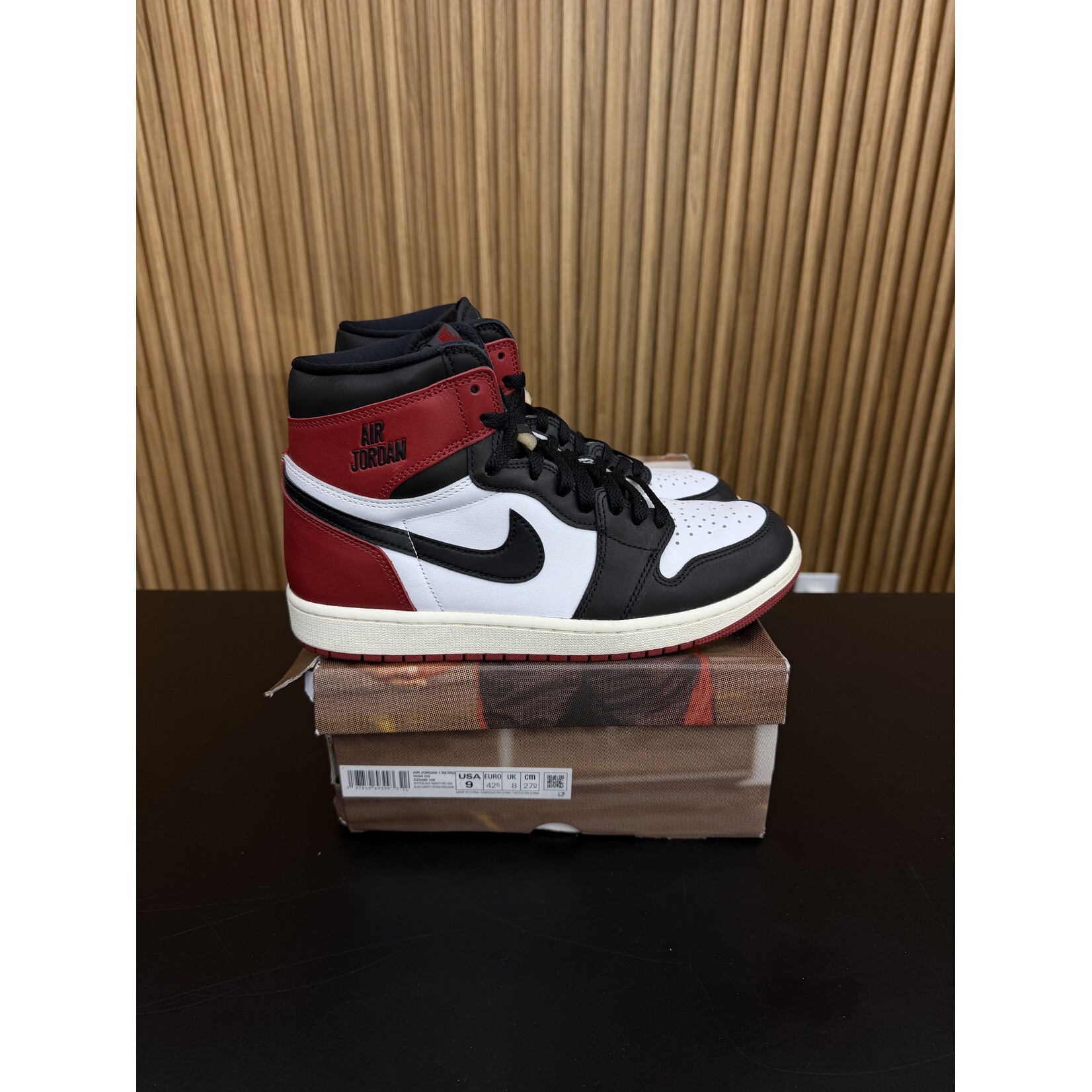 Jordan Jordan 1 Retro High OG Black Toe Reimagined Size 9, PREOWNED