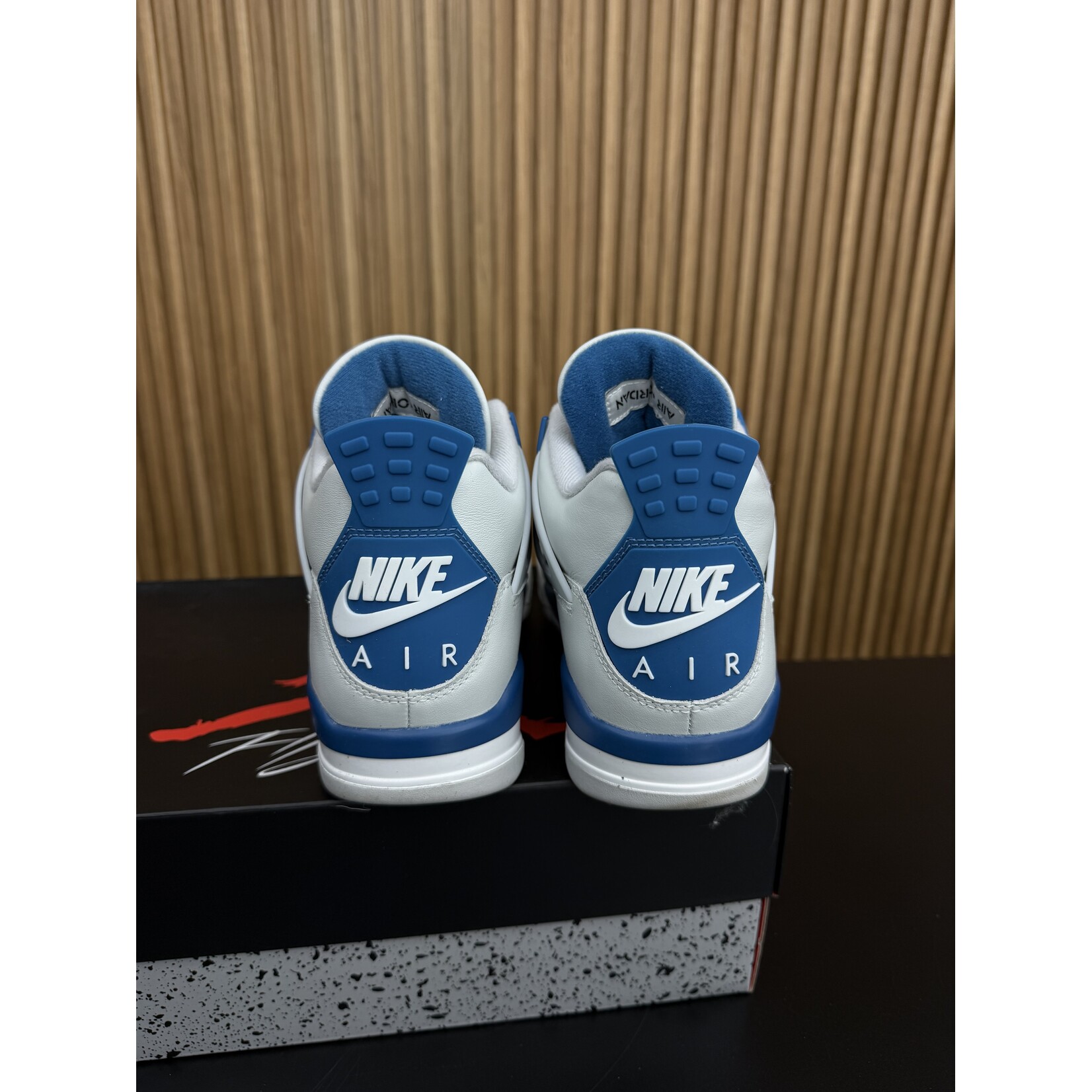 Jordan Jordan 4 Retro Military Blue (2024) Size 9, PREOWNED