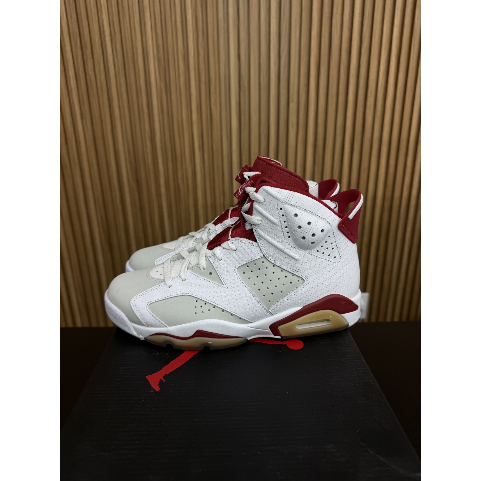 Jordan Jordan 6 Retro Alternate Hare Size 8.5, PREOWNED