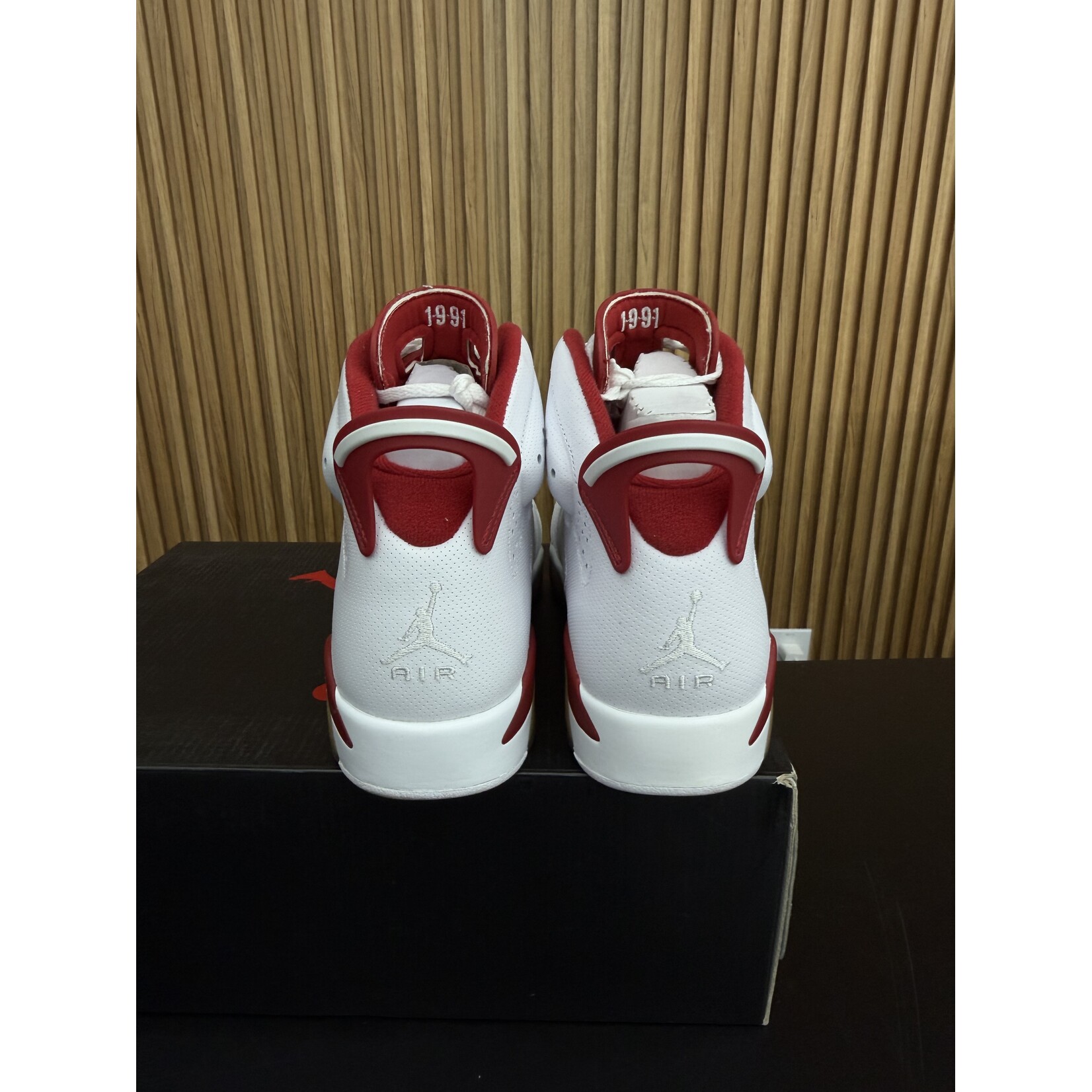Jordan Jordan 6 Retro Alternate Hare Size 8.5, PREOWNED