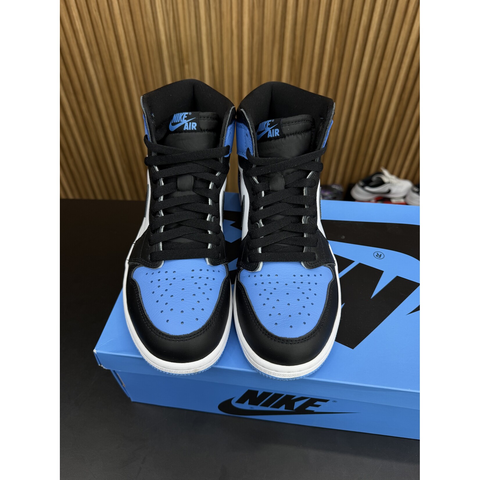 Jordan Jordan 1 Retro High OG UNC Toe Size 8.5, PREOWNED