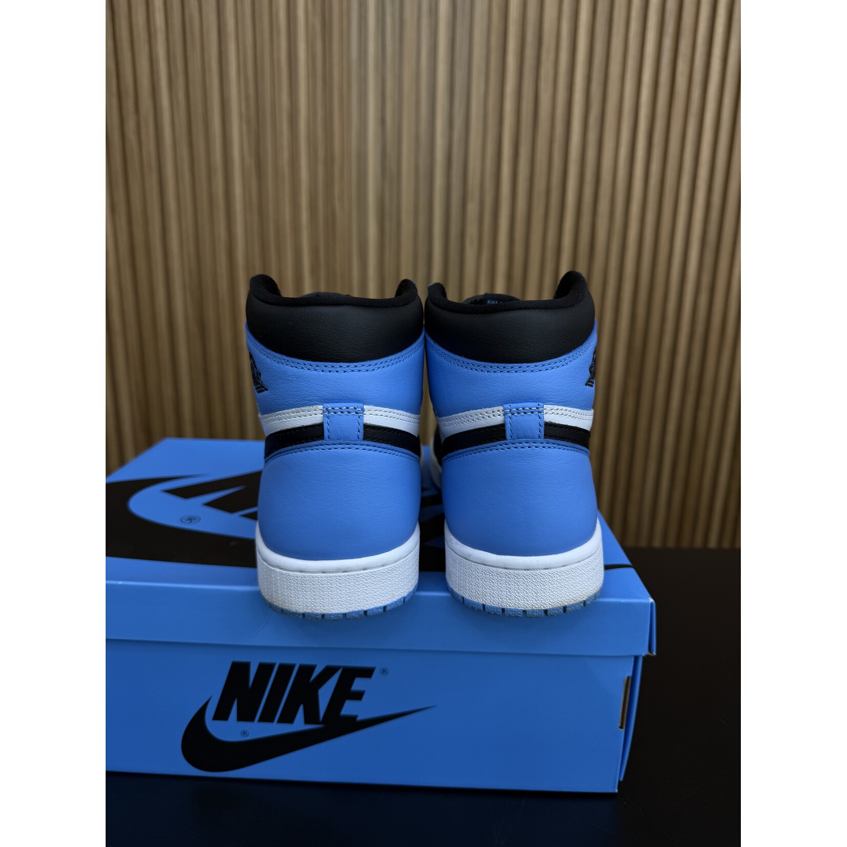 Jordan Jordan 1 Retro High OG UNC Toe Size 8.5, PREOWNED