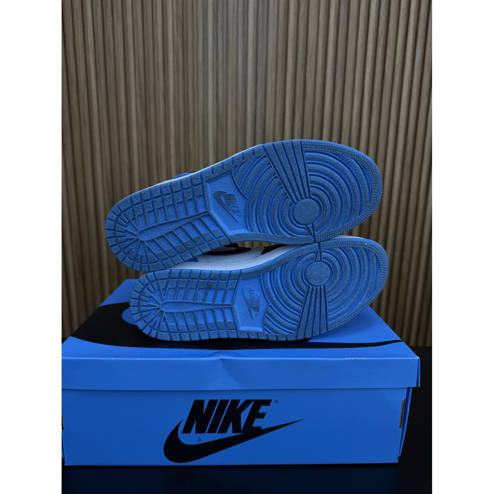 Jordan Jordan 1 Retro High OG UNC Toe Size 8.5, PREOWNED