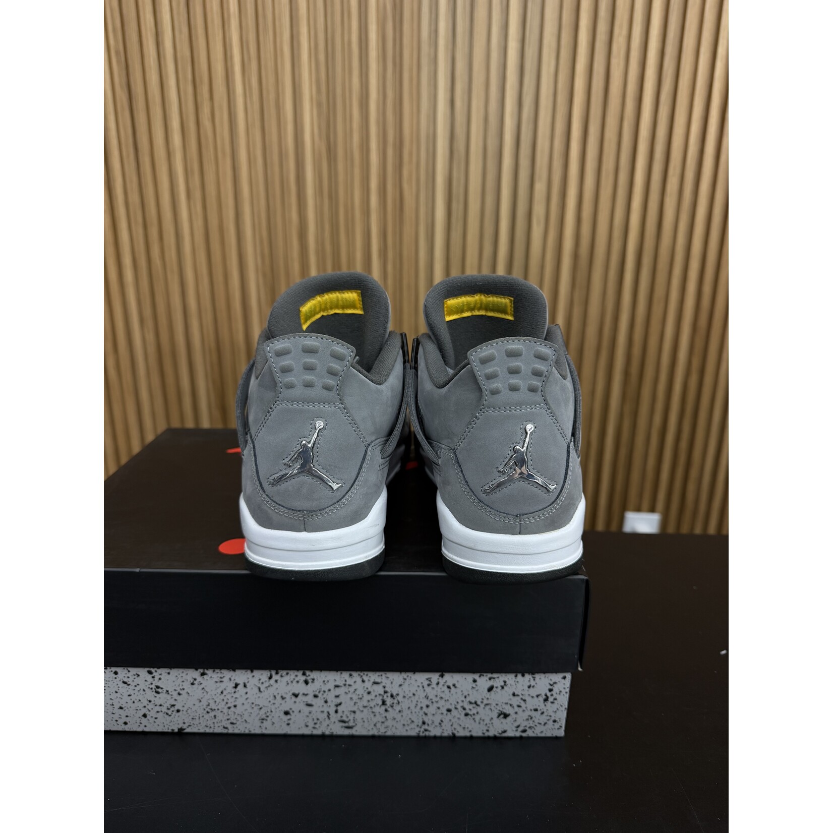 Jordan Jordan 4 Retro Cool Grey (2019) Size 8.5, PREOWNED