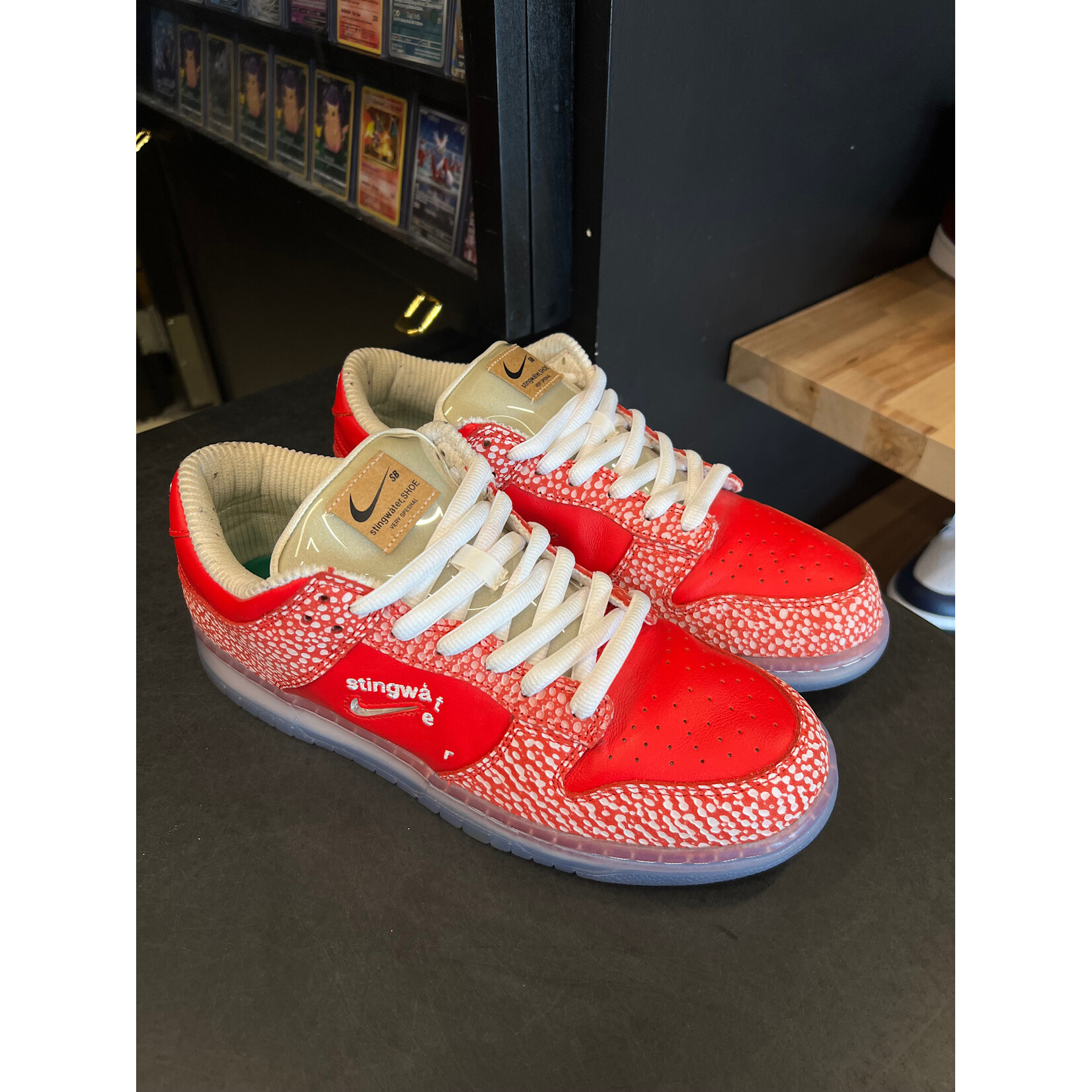 Nike Nike SB Dunk Low Stingwater Magic Mushroom Size 10.5, PREOWNED