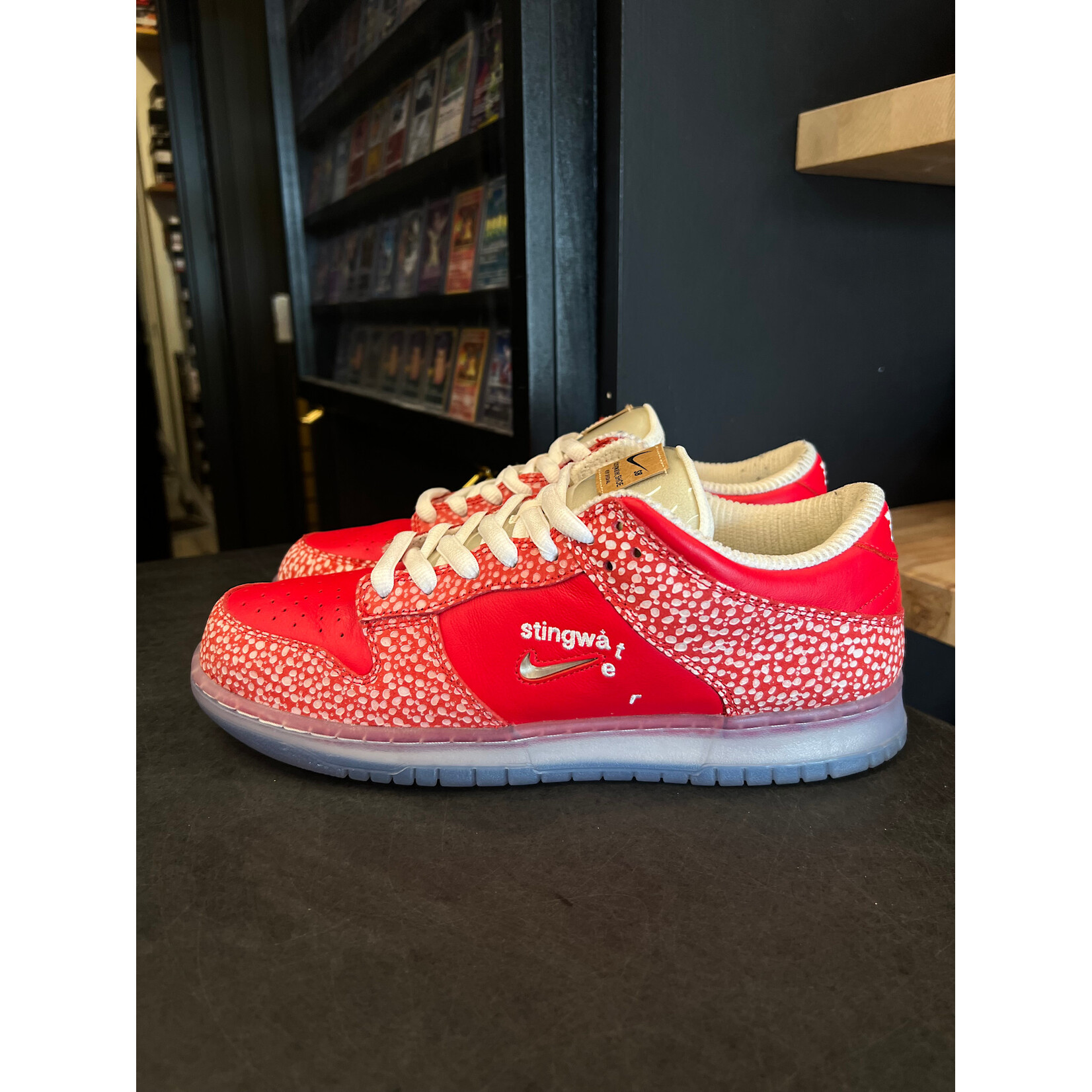 Nike Nike SB Dunk Low Stingwater Magic Mushroom Size 10.5, PREOWNED