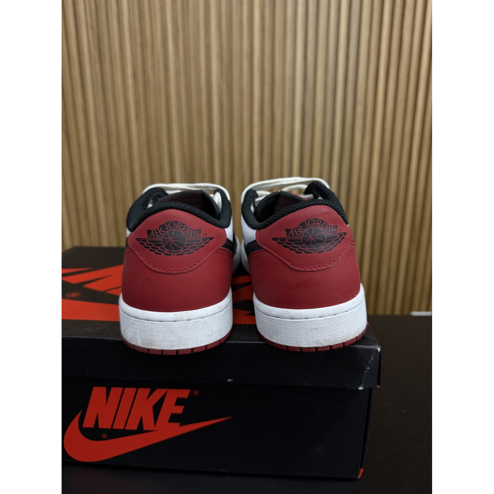 Jordan Jordan 1 Retro Low OG Black Toe (2023) Size 9.5, PREOWNED