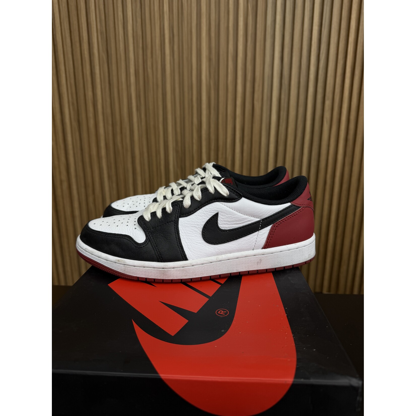 Jordan Jordan 1 Retro Low OG Black Toe (2023) Size 9.5, PREOWNED