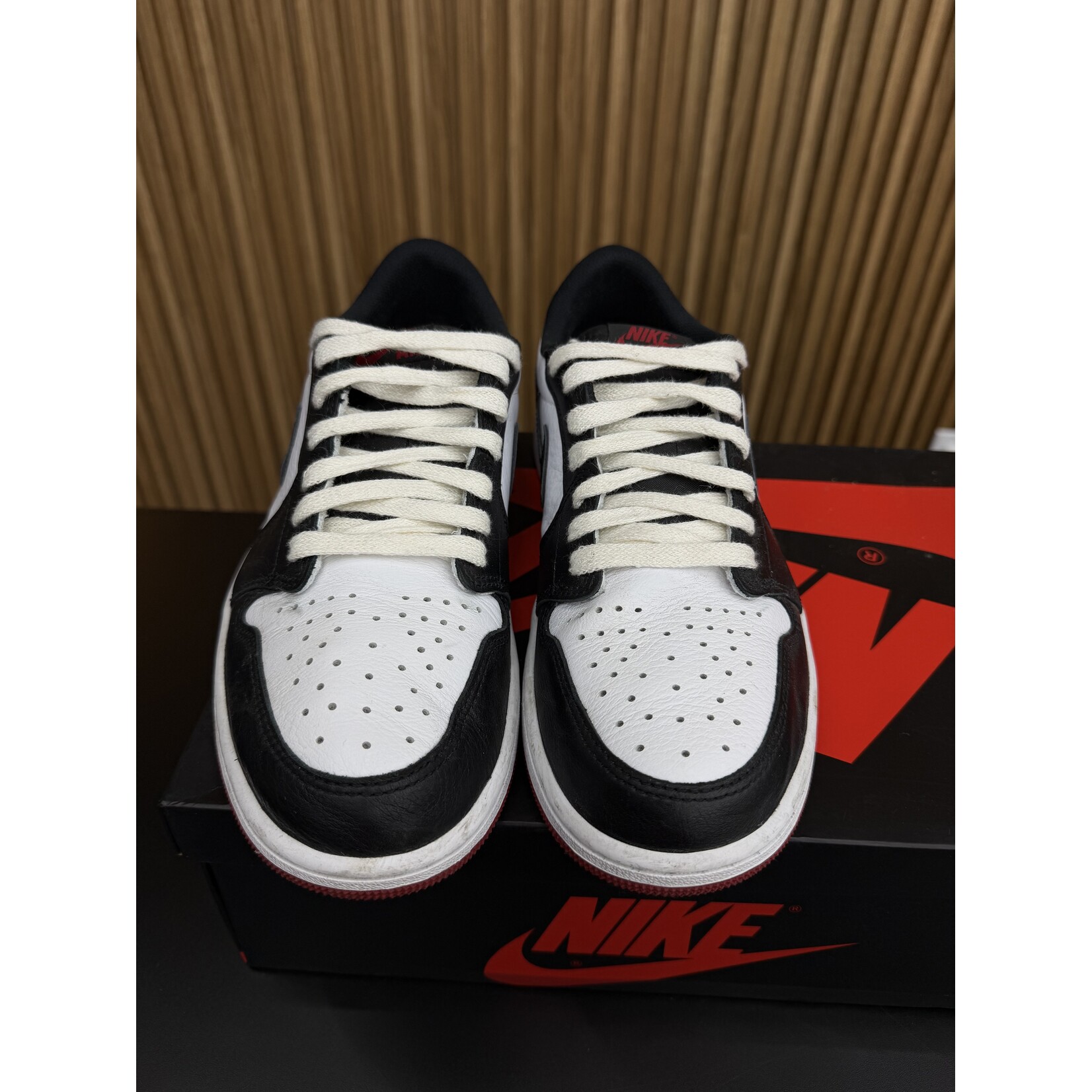 Jordan Jordan 1 Retro Low OG Black Toe (2023) Size 9.5, PREOWNED