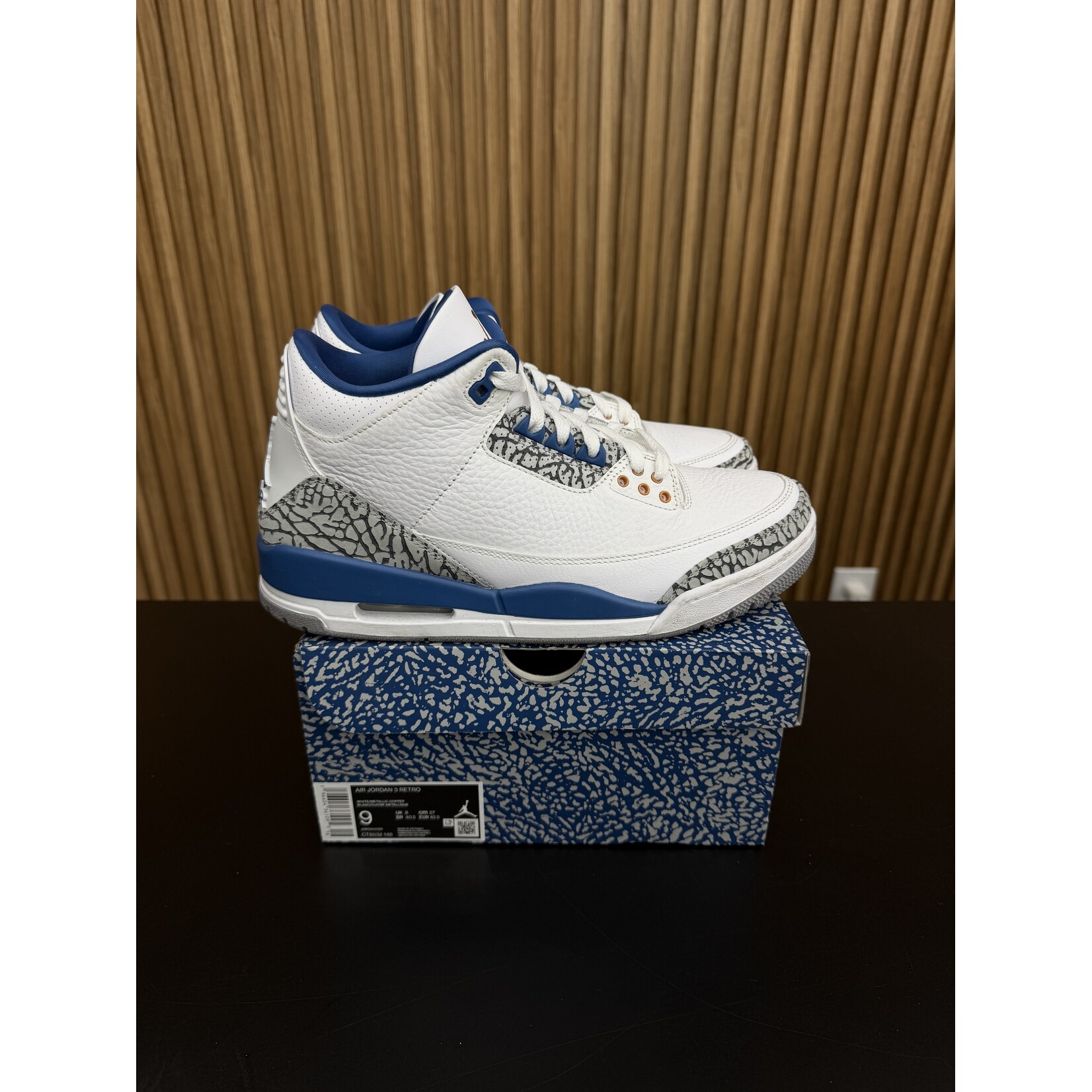 Jordan Jordan 3 Retro Wizards Size 9, PREOWNED