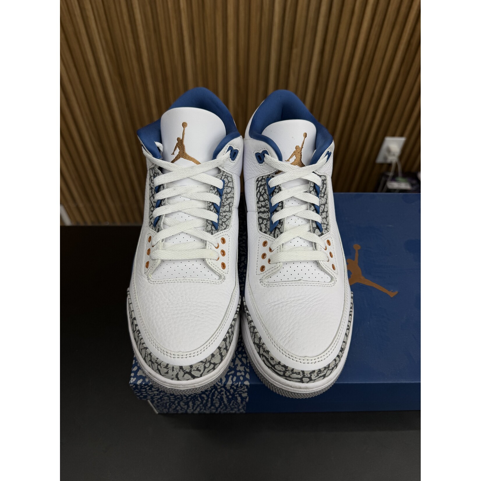 Jordan Jordan 3 Retro Wizards Size 9, PREOWNED