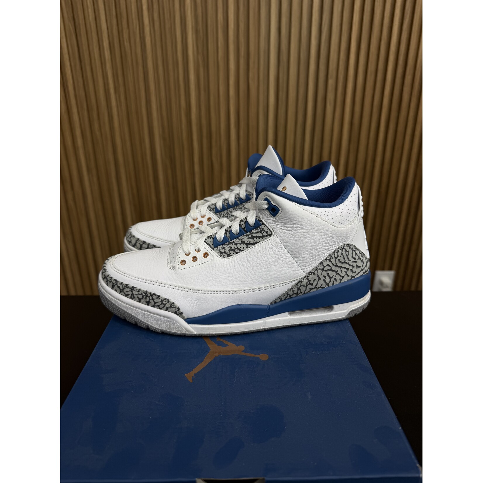 Jordan Jordan 3 Retro Wizards Size 9, PREOWNED