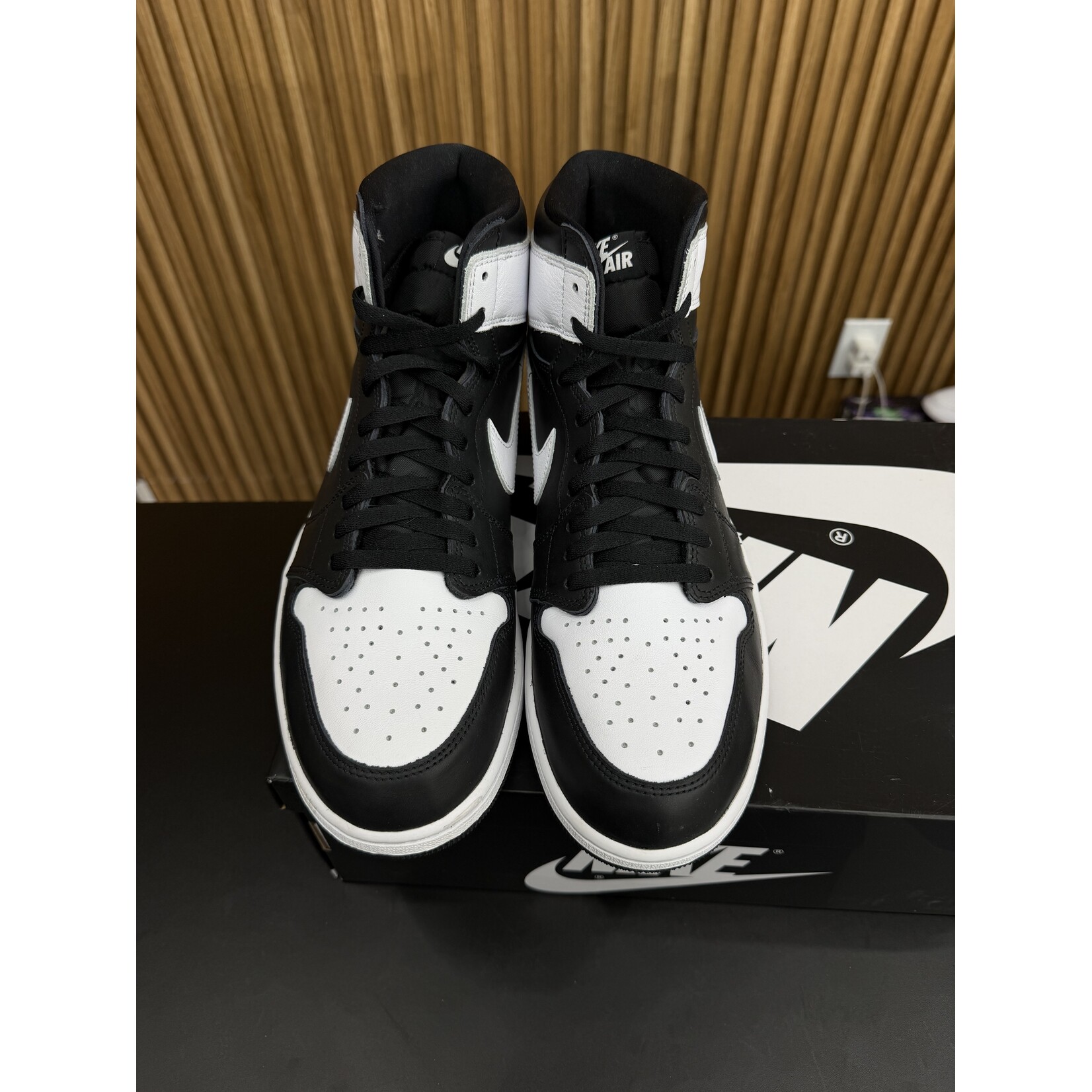 Jordan Jordan 1 Retro High OG Black White Size 13, PREOWNED