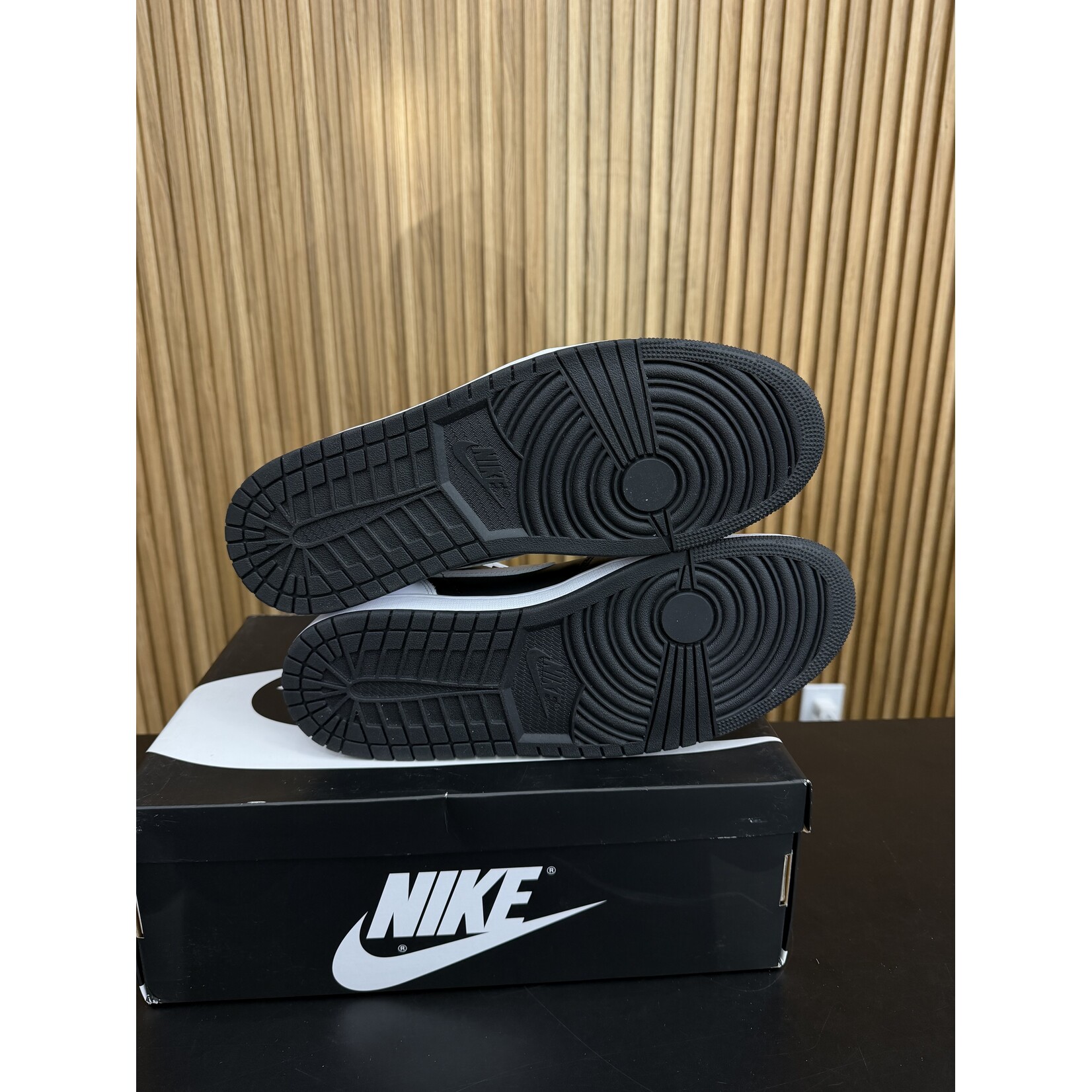 Jordan Jordan 1 Retro High OG Black White Size 13, PREOWNED