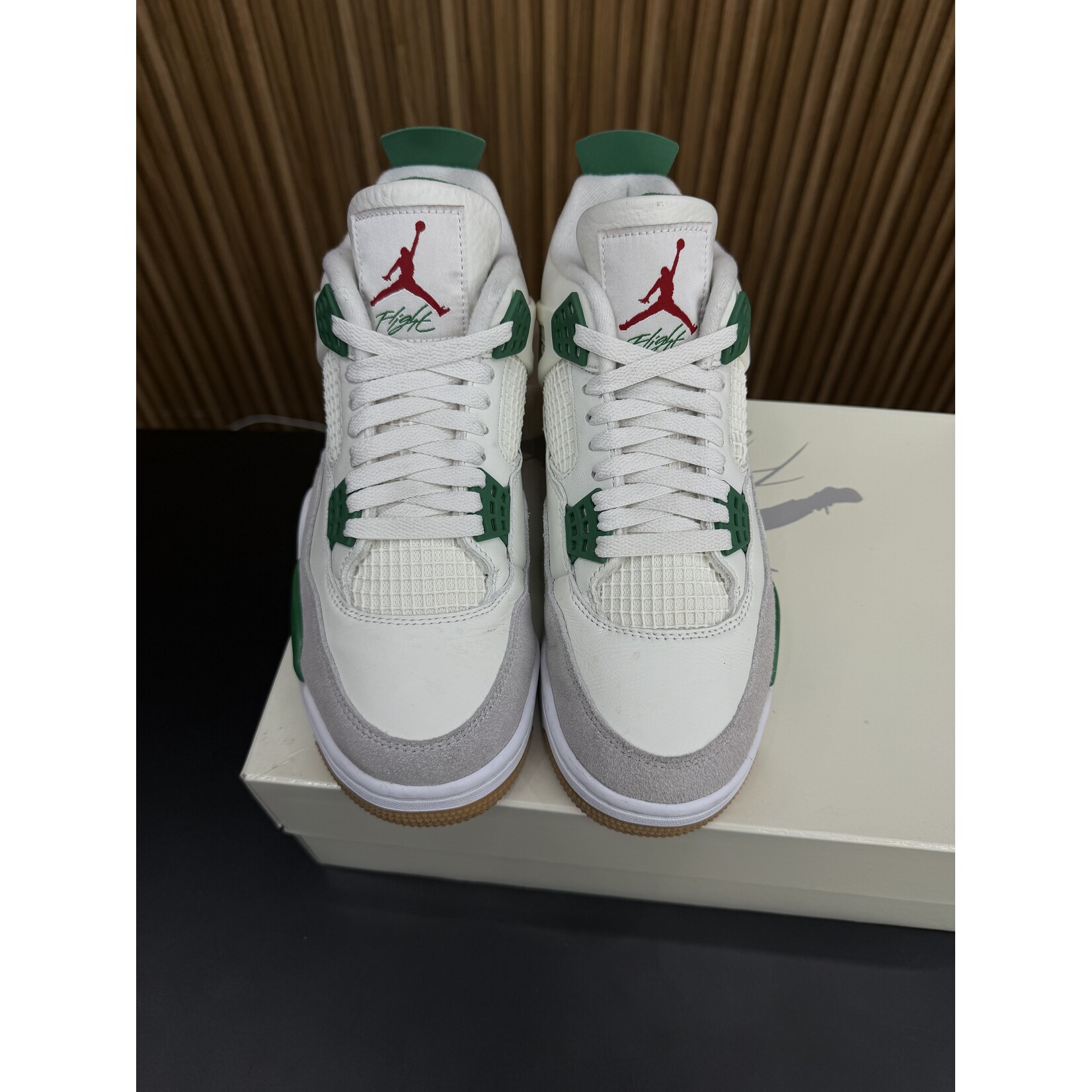Jordan Jordan 4 Retro SB Pine Green Size 7.5, PREOWNED
