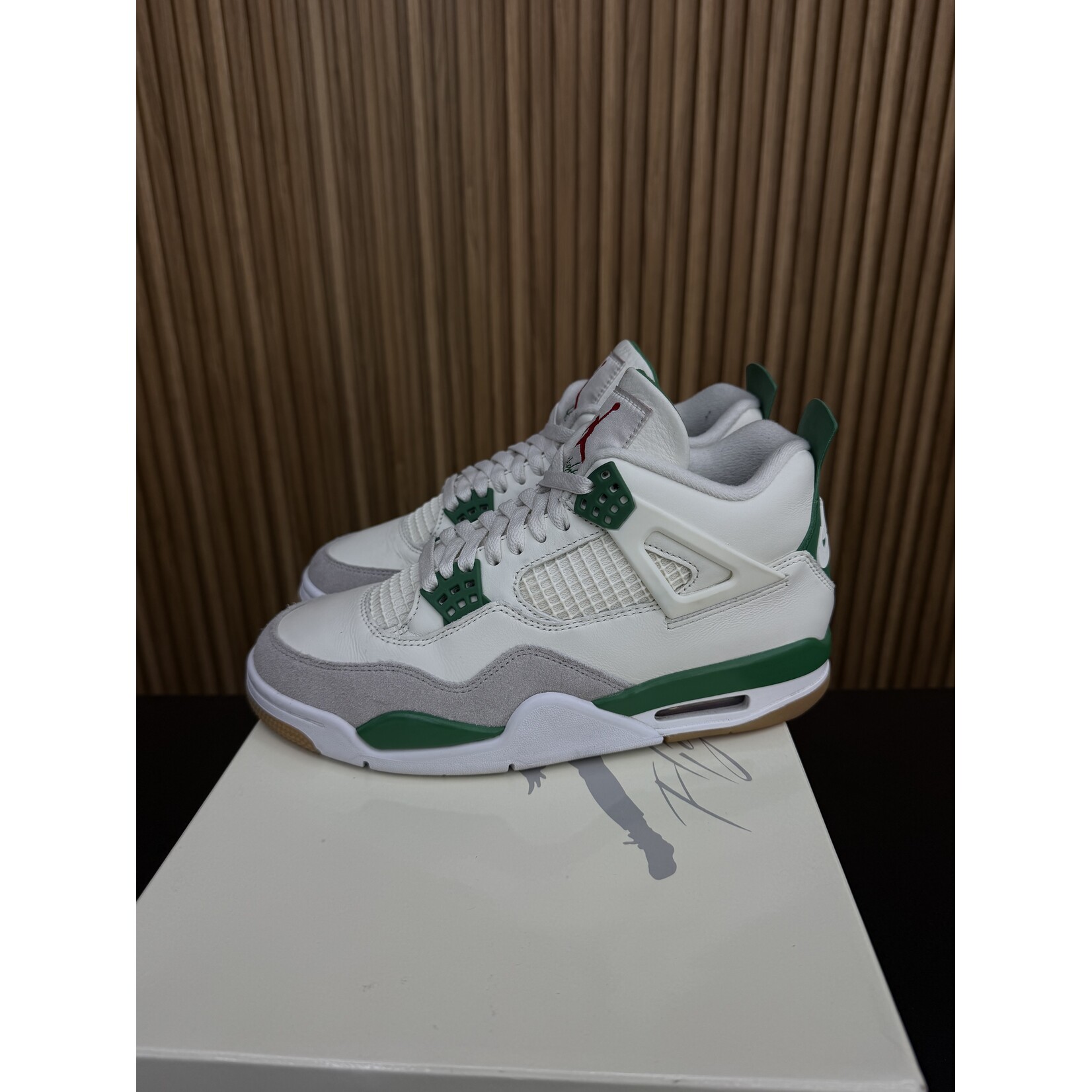 Jordan Jordan 4 Retro SB Pine Green Size 7.5, PREOWNED