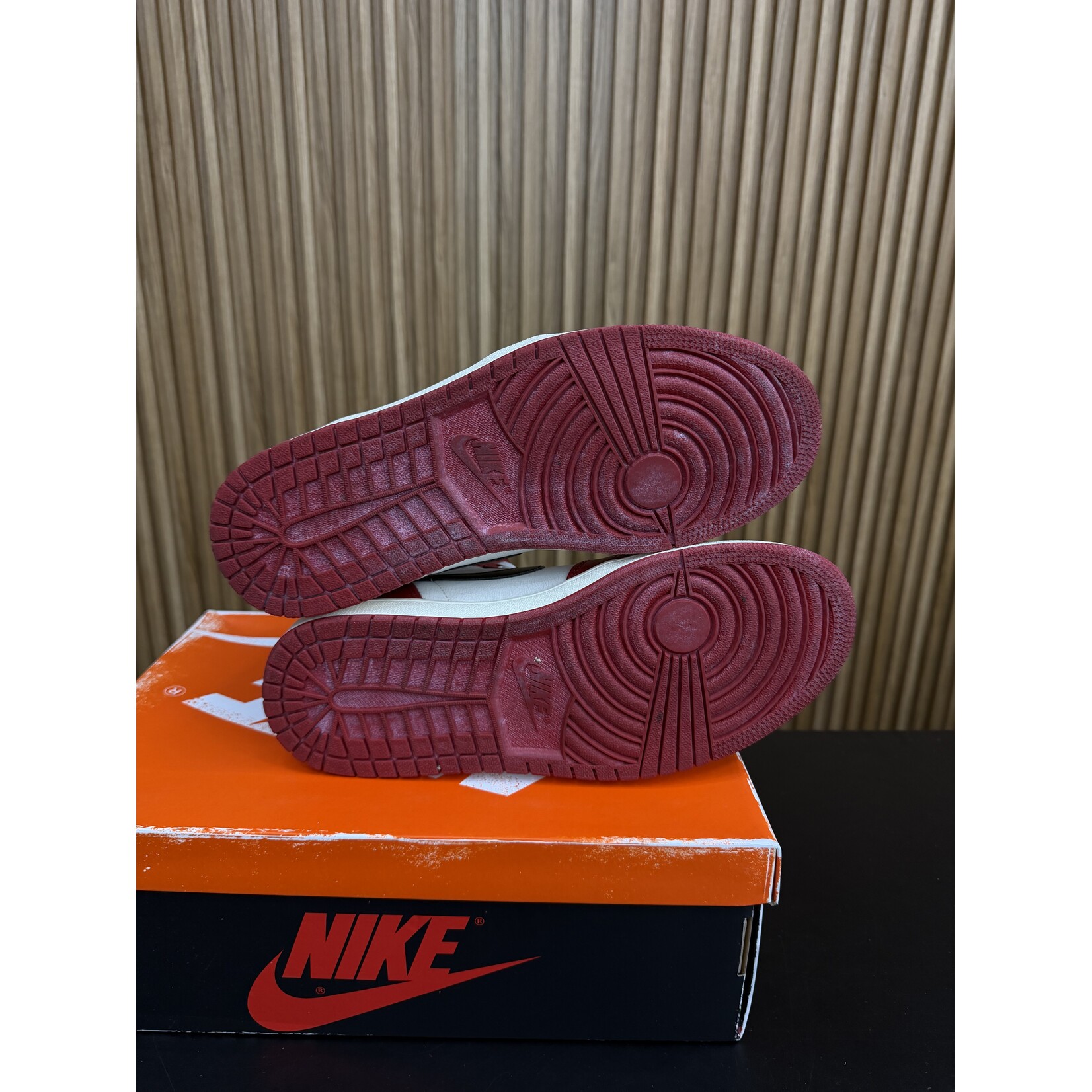 Jordan Jordan 1 Retro High OG Chicago Lost and Found Size 10, PREOWNED