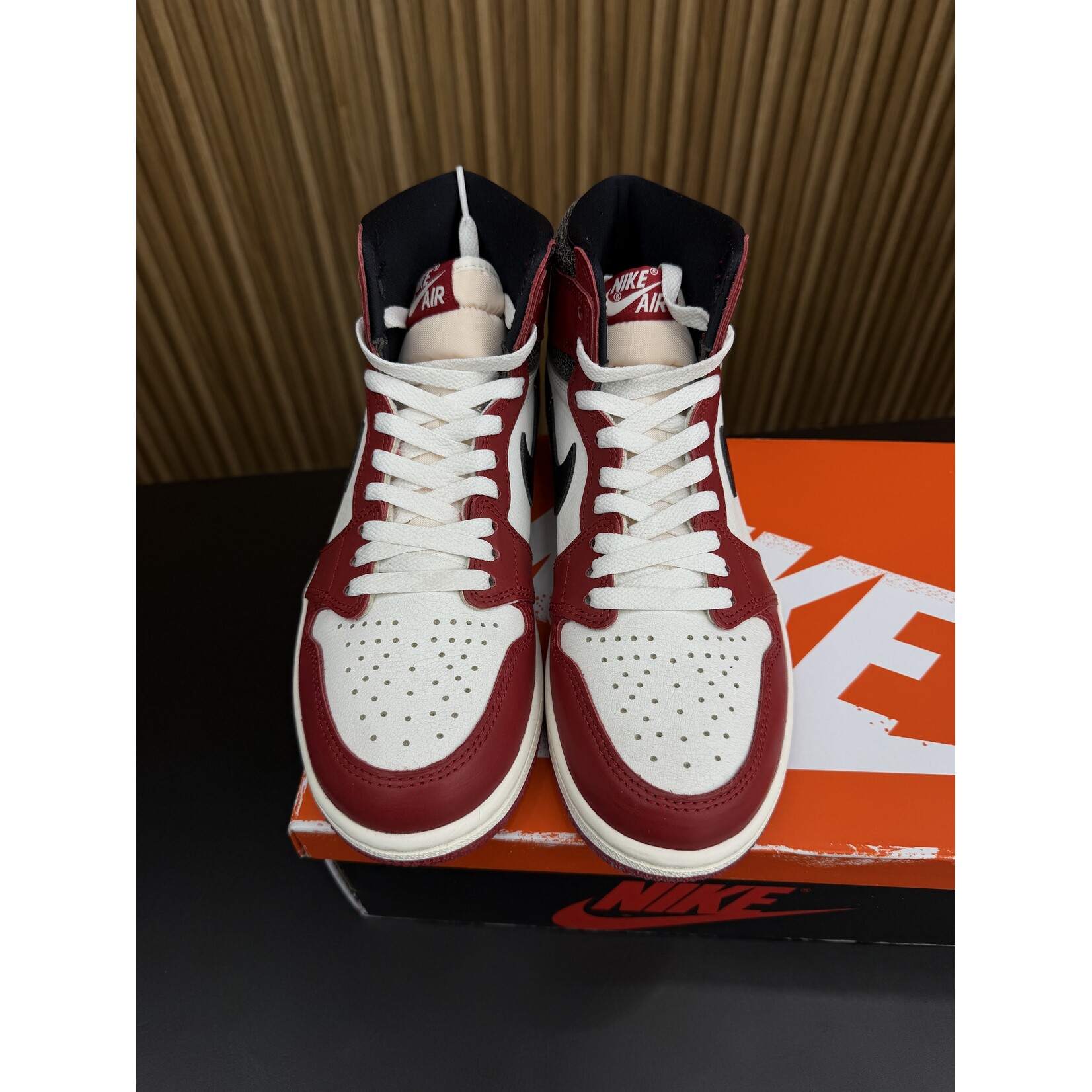 Jordan Jordan 1 Retro High OG Chicago Lost and Found Size 7.5, PREOWNED