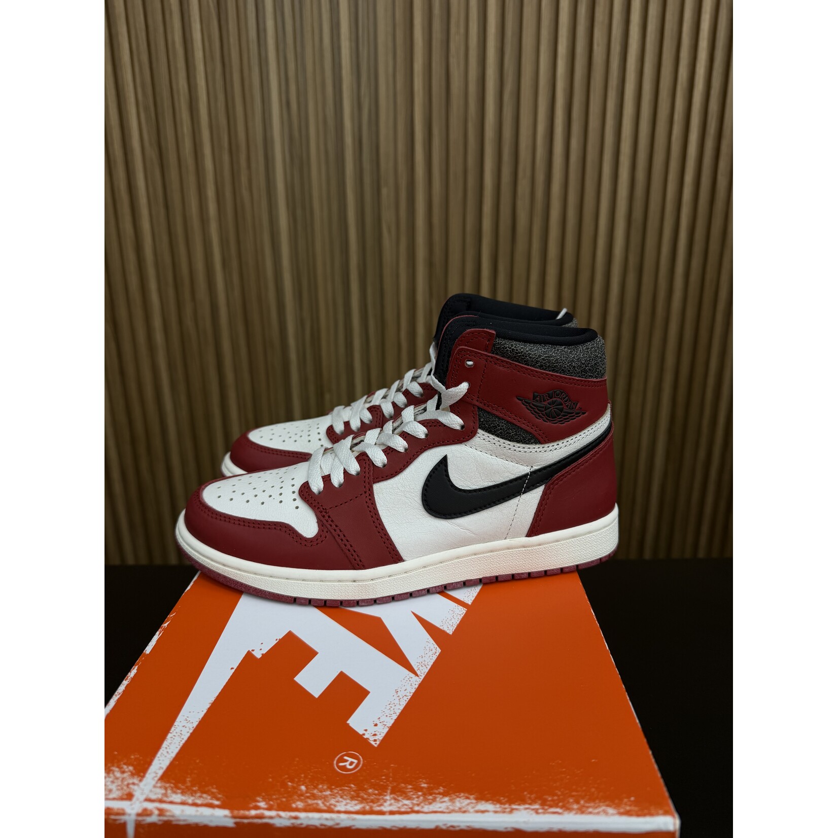 Jordan Jordan 1 Retro High OG Chicago Lost and Found Size 7.5, PREOWNED