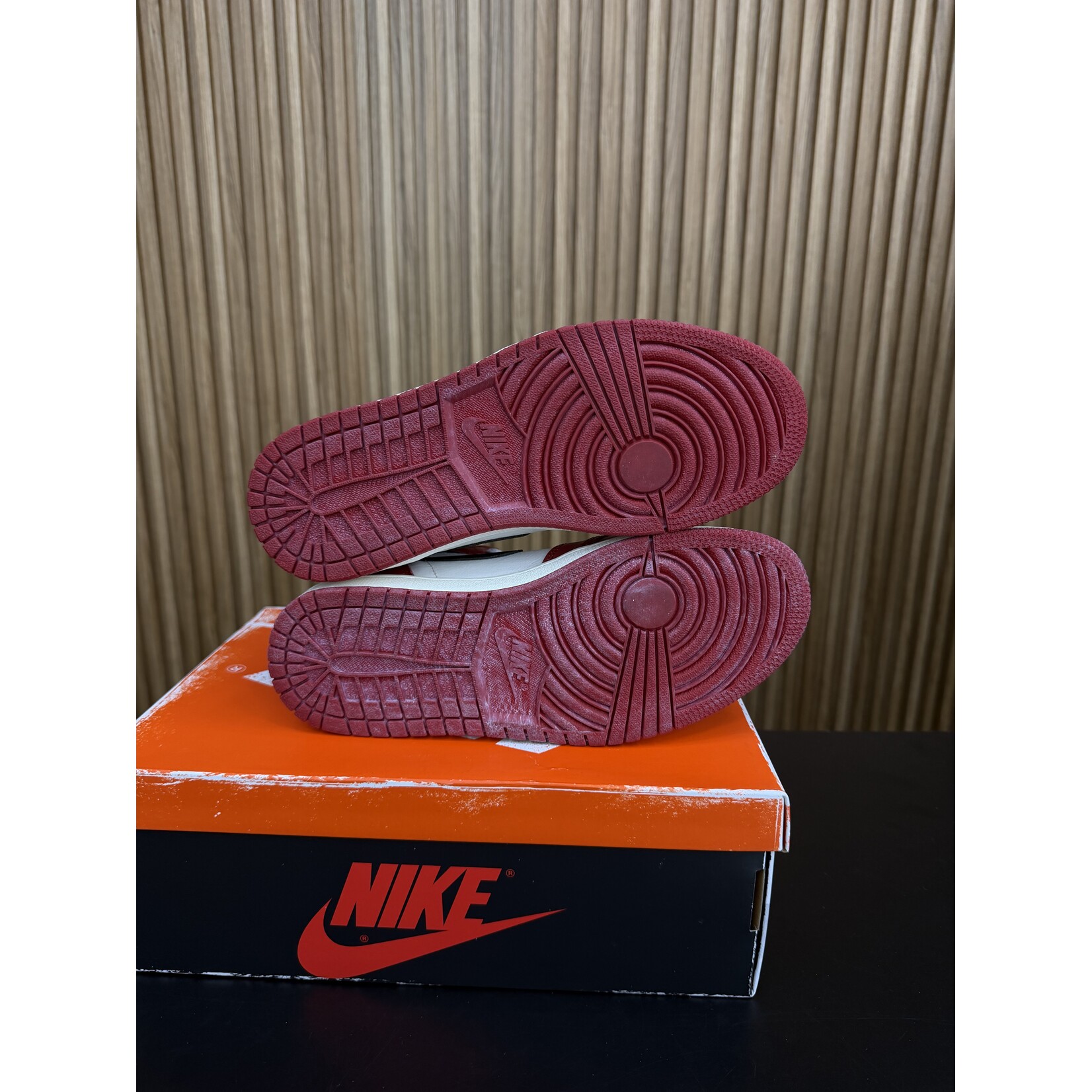 Jordan Jordan 1 Retro High OG Chicago Lost and Found Size 7.5, PREOWNED